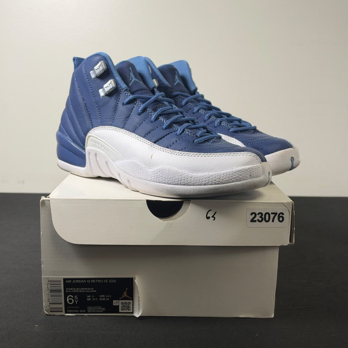 Jordan 12 Retro Indigo (GS) (Size 6.5Y) - Image 1