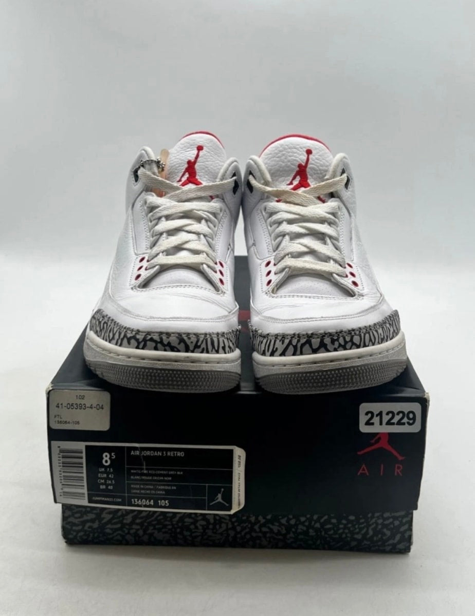 Jordan 3 Retro White Cement (2011) 8.5 (Moderately Worn Pre-Owned)JordanWhite/Cement Grey-Fire Red - Image 2