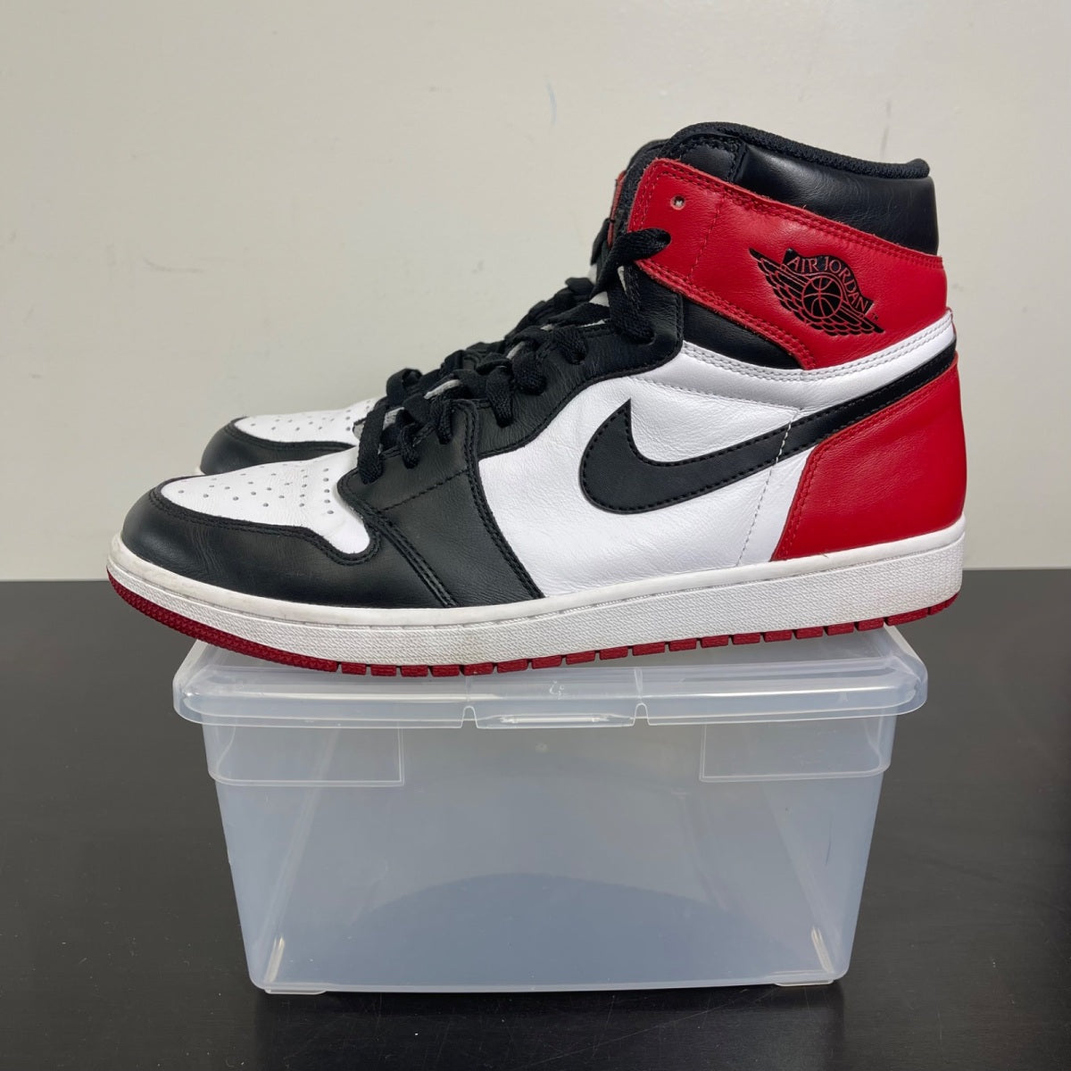 Jordan 1 Retro Black Toe (2016) 12 (Moderately Worn Pre-Owned)JordanWhite/Varsity Red/Black - Image 3