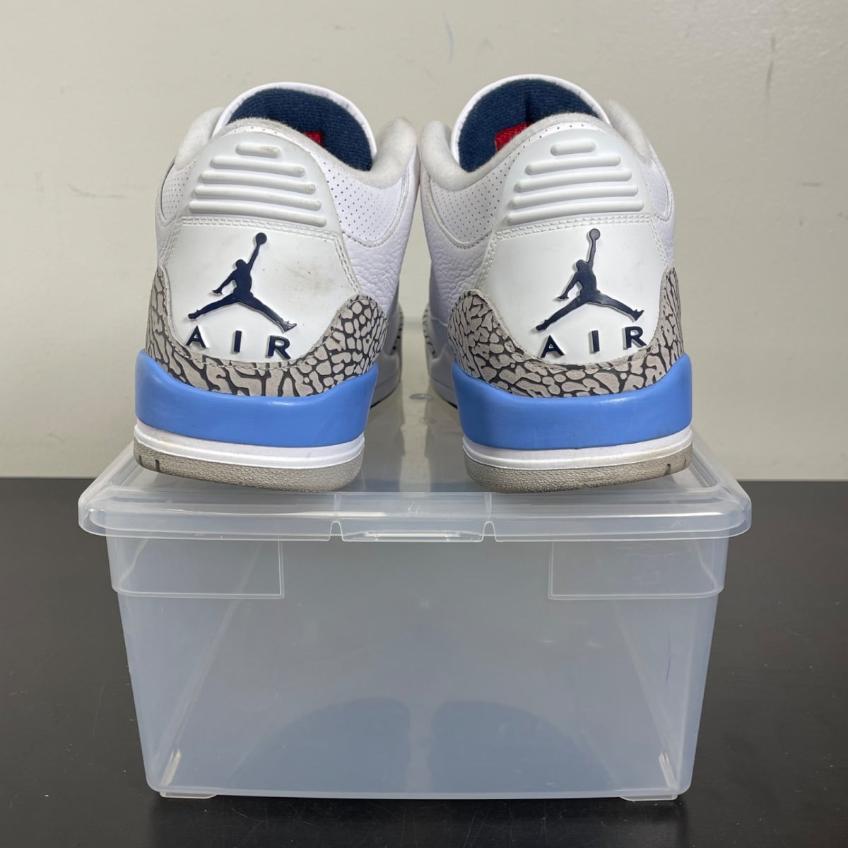 Jordan 3 Retro UNC (2020) 10 (Moderately Worn Pre-Owned)JordanWhite/Valor Blue-Tech Grey - Image 4