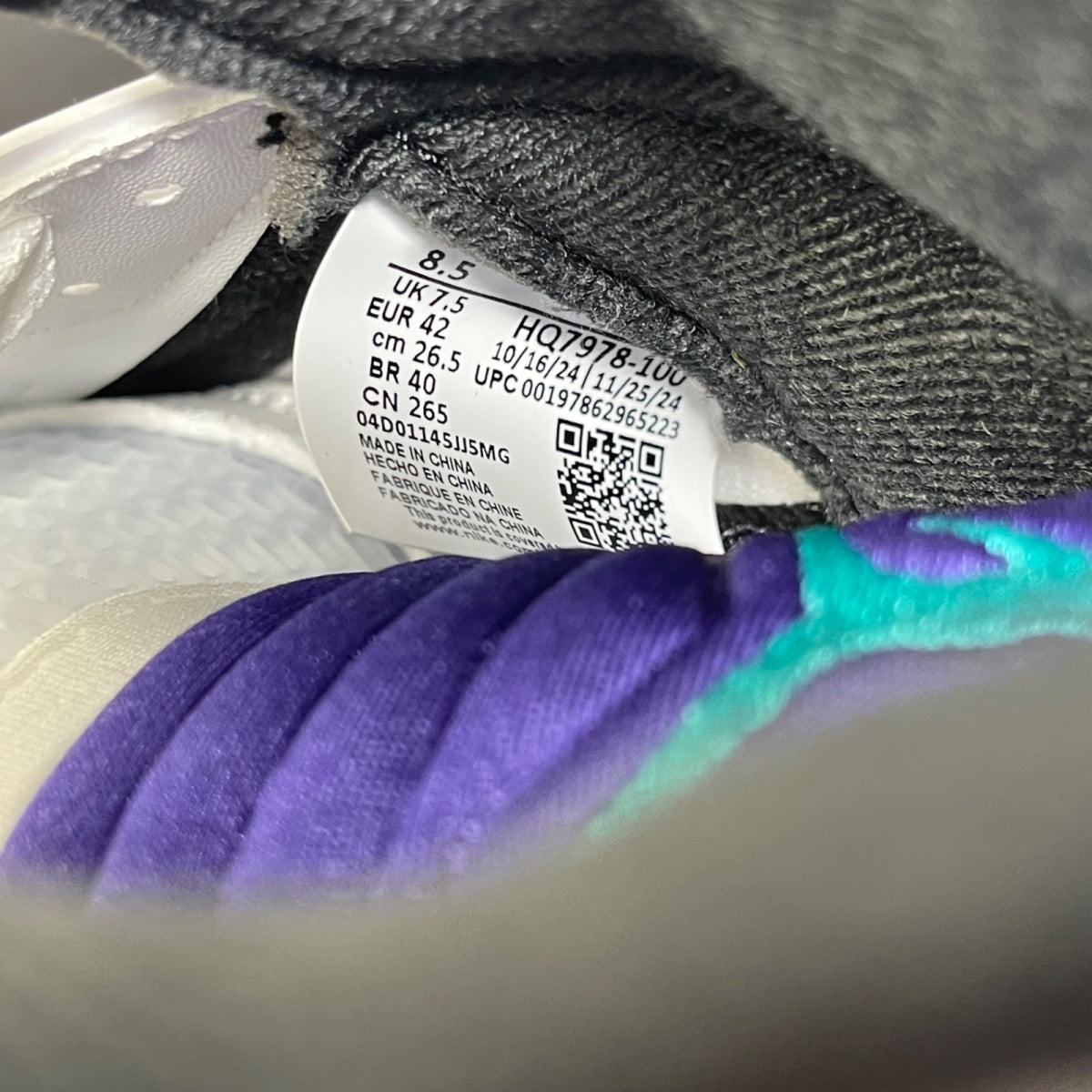 Jordan 5 Retro Grape (2025) 8.5 (Moderately Worn Pre-Owned)JordanWhite/Grape Ice-New Emerald - Image 6