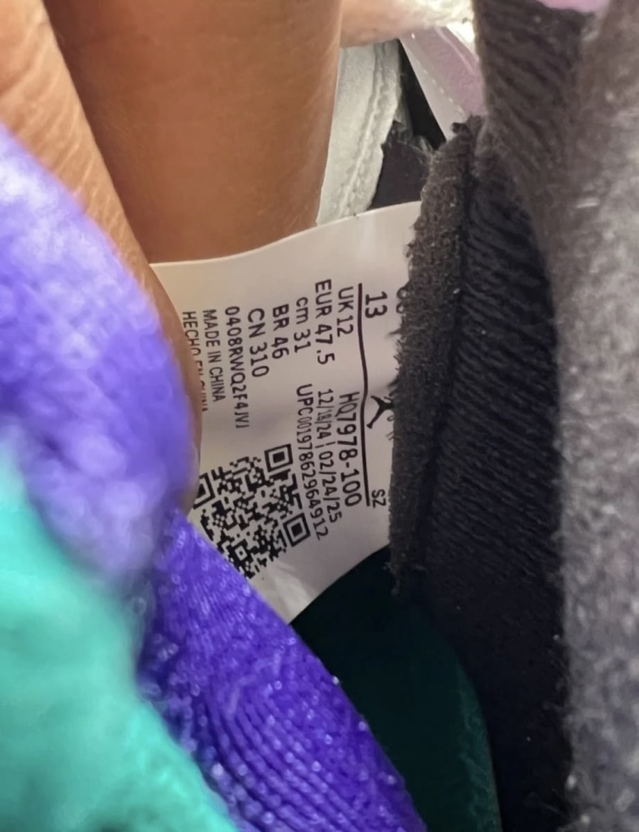 Jordan 5 Retro Grape (2025) 13 (Moderately Worn Pre-Owned)JordanWhite/Grape Ice-New Emerald - Image 9