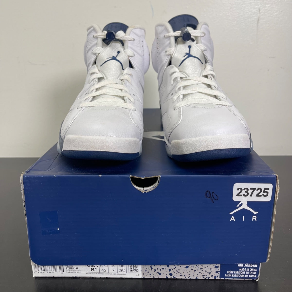 Jordan 6 Retro Midnight Navy (2022) 8.5 (Moderately Worn Pre-Owned)JordanWhite/Midnight Navy - Image 2
