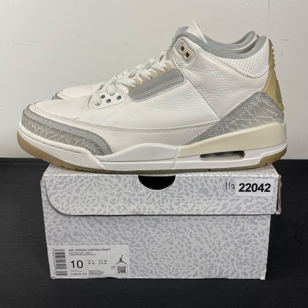 Jordan 3 Retro Craft Ivory 10 (Moderately Worn Pre-Owned)JordanIvory/Grey Mist/Cream - Image 3