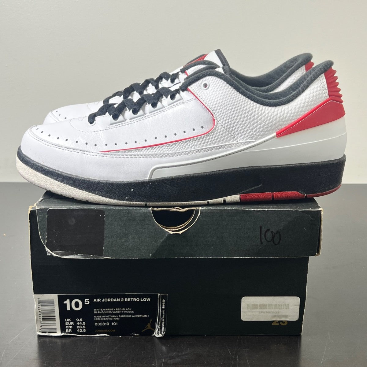 Jordan 2 Retro Low Chicago (2016) 10.5 (Lightly Worn Pre-Owned)JordanWhite/Black-Varsity Red - Image 3