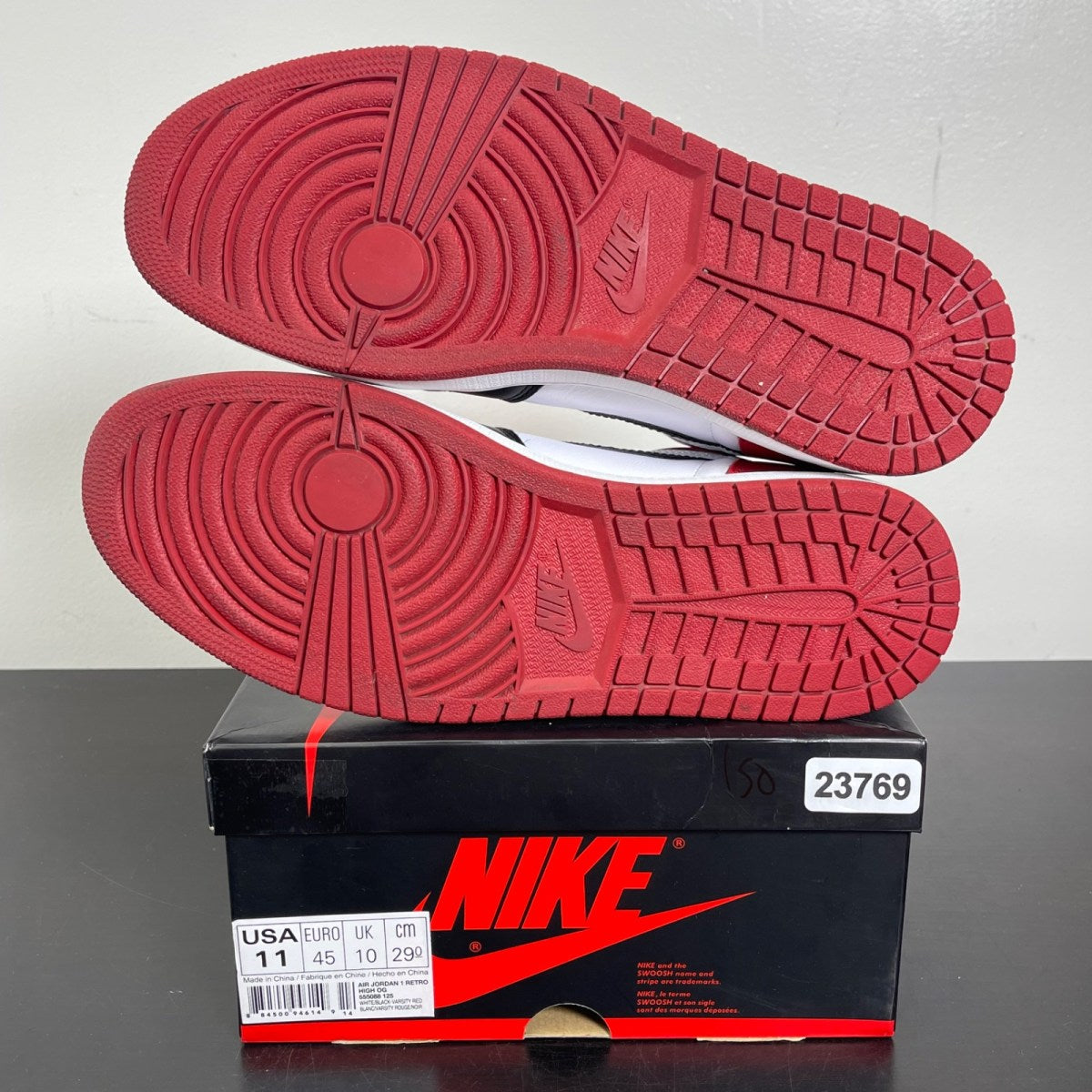 Jordan 1 Retro Black Toe (2016) 11 (Moderately Worn Pre-Owned)JordanWhite/Varsity Red/Black - Image 5