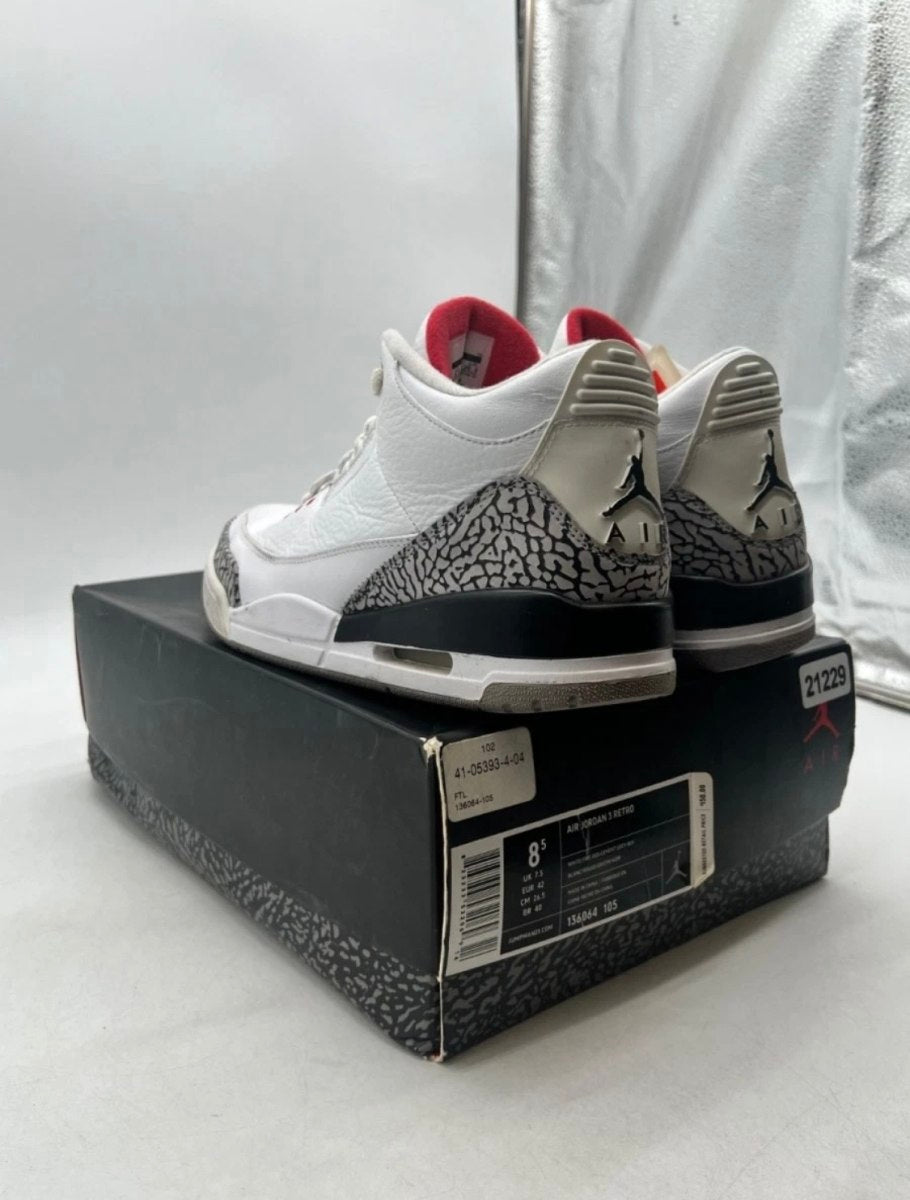 Jordan 3 Retro White Cement (2011) 8.5 (Moderately Worn Pre-Owned)JordanWhite/Cement Grey-Fire Red - Image 4
