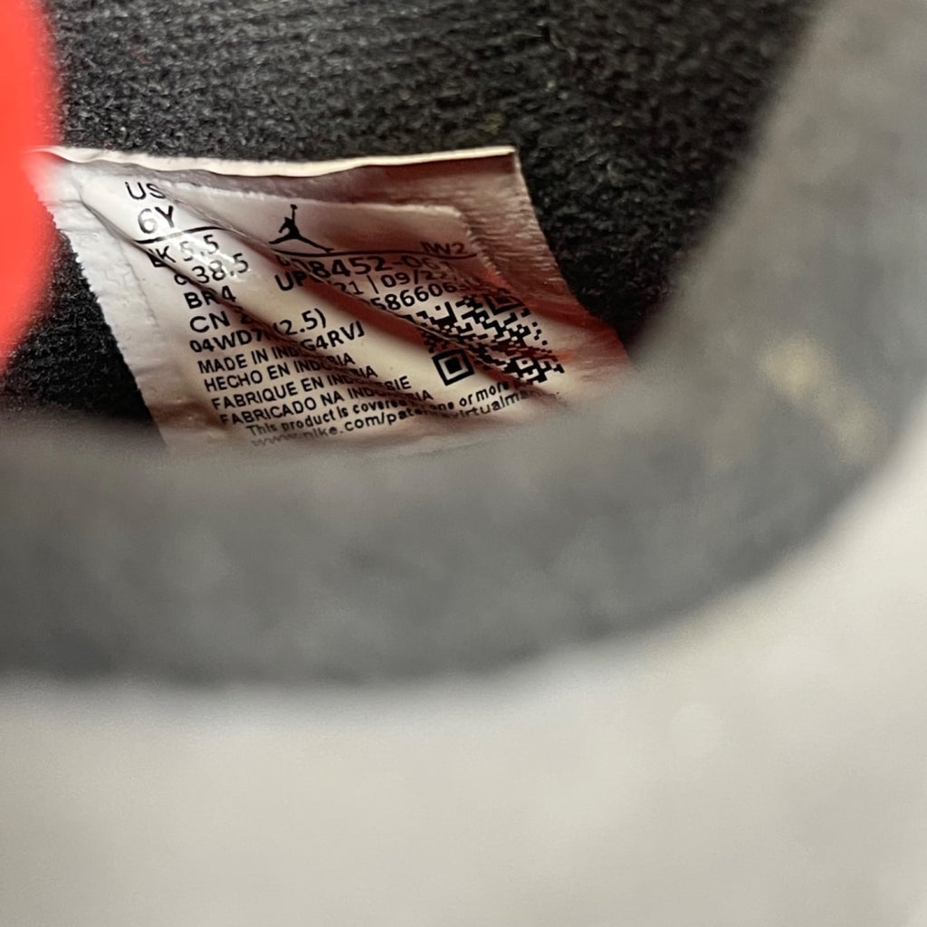 Jordan 4 Retro Infrared (GS) 6Y (Moderately Worn Pre-Owned)JordanDark Grey/Infrared 23-Black-Cement Grey - Image 6