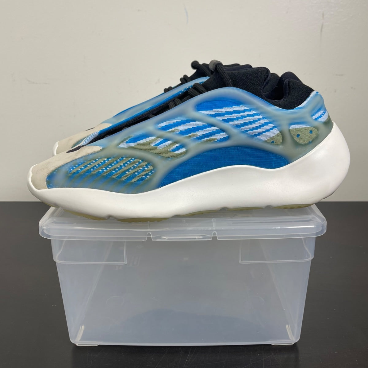 adidas Yeezy 700 V3 Arzareth 9.5 (Moderately Worn Pre-Owned)adidasAzareth/Azareth/Azareth - Image 3