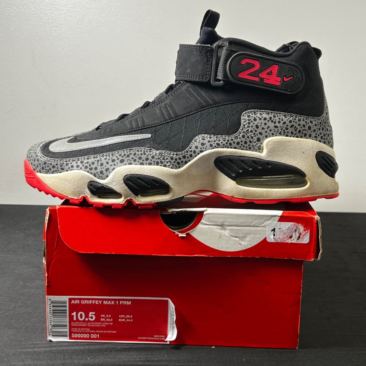 Nike Air Griffey Max 1 Safari 10.5 (Moderately Worn Pre-Owned)NikeBlack/Metallic Silver-White-Atomic Red - Image 3