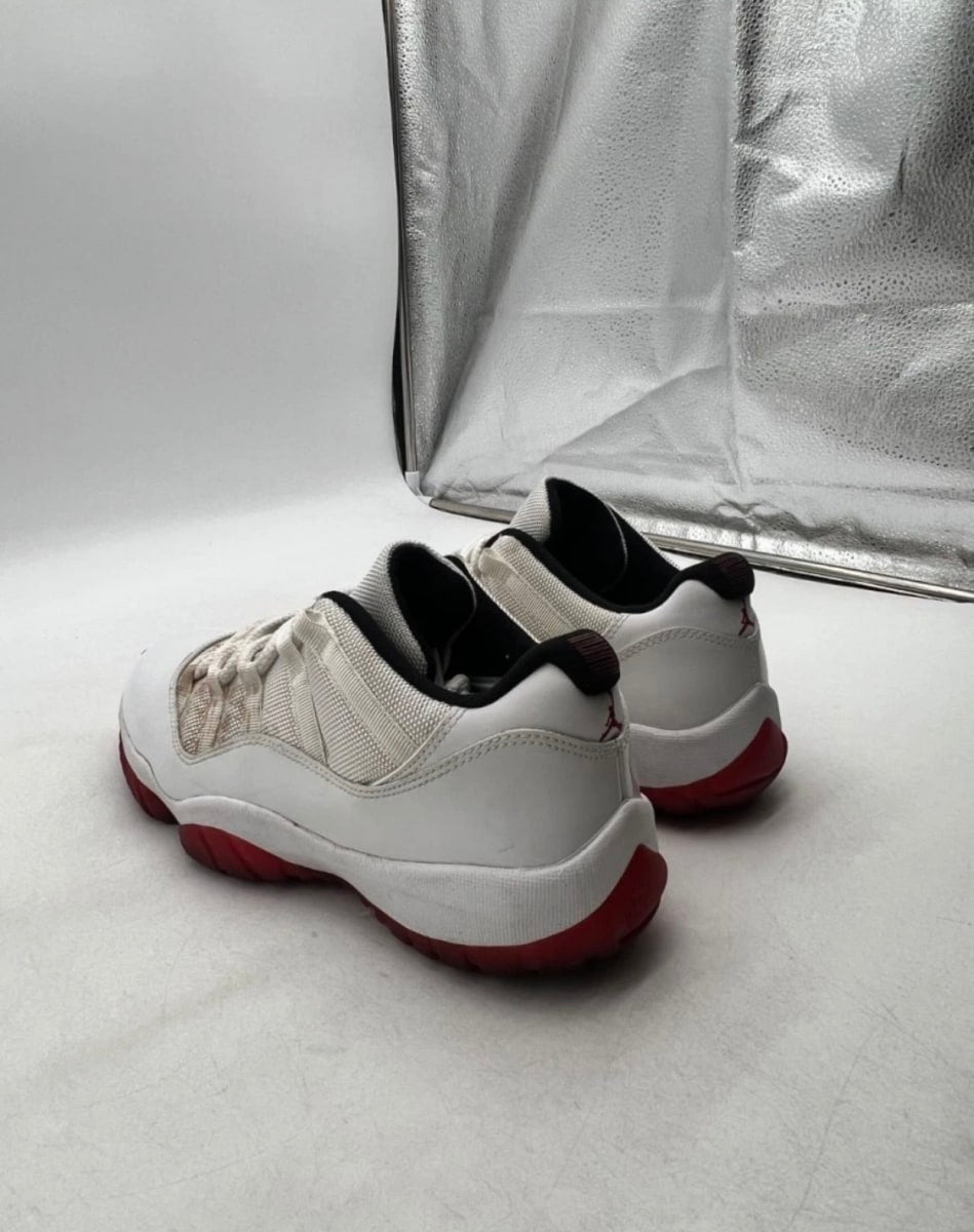 Jordan 11 Retro Low White Red (2012) 9 (Heavily Worn Pre-Owned)JordanWhite/Varsity Red-Black - Image 4