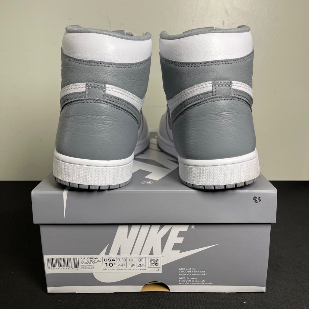 Jordan 1 Retro High OG Stealth (Size 10.5) - aux