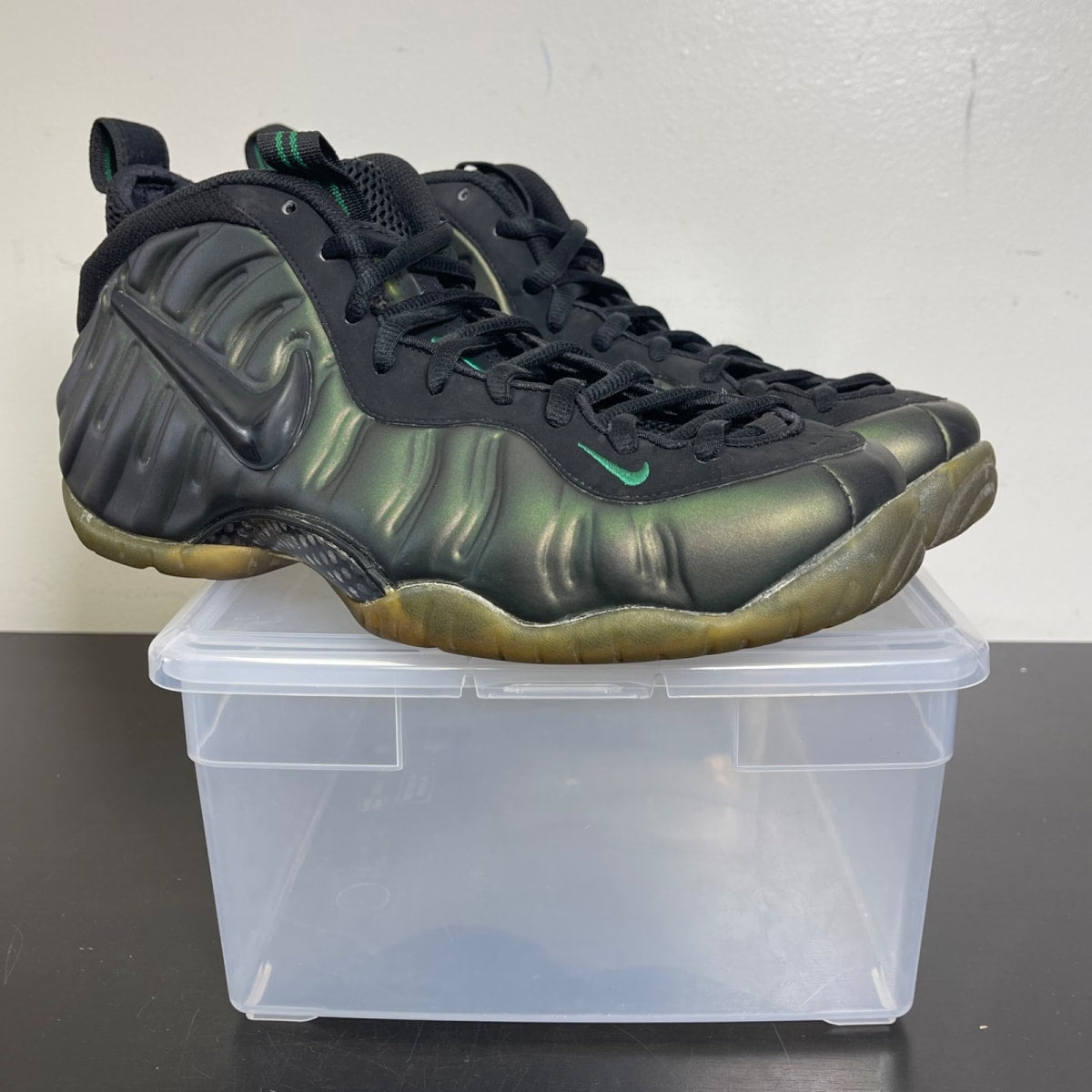 Nike Air Foamposite Pro Pine Green 11 (Moderately Worn Pre-Owned)NikePine Green/Black - Image 1