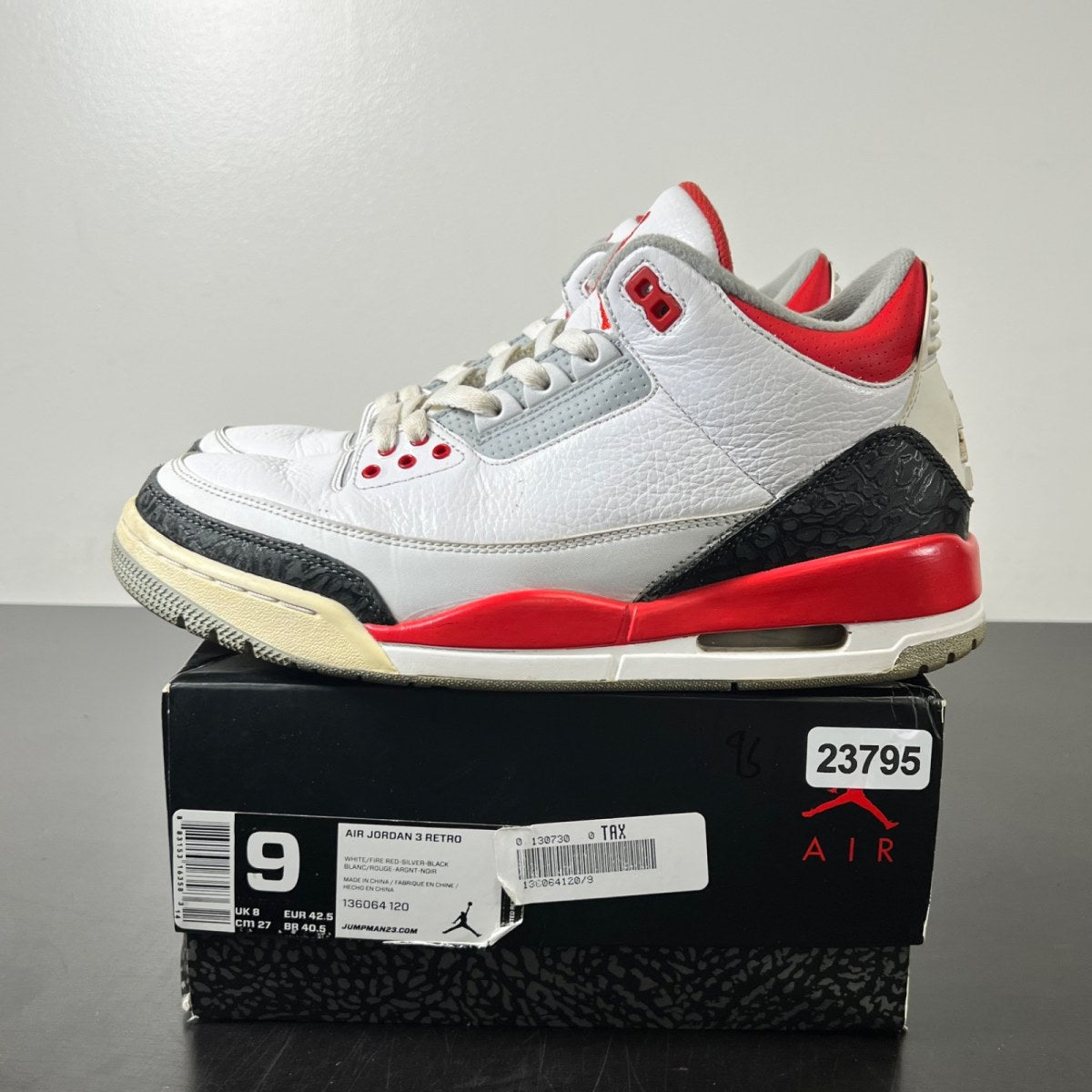 Jordan 3 Retro Fire Red (2013) 9 (Heavily Worn Pre-Owned)JordanWhite/Fire Red-Neutral Grey-Black - Image 3