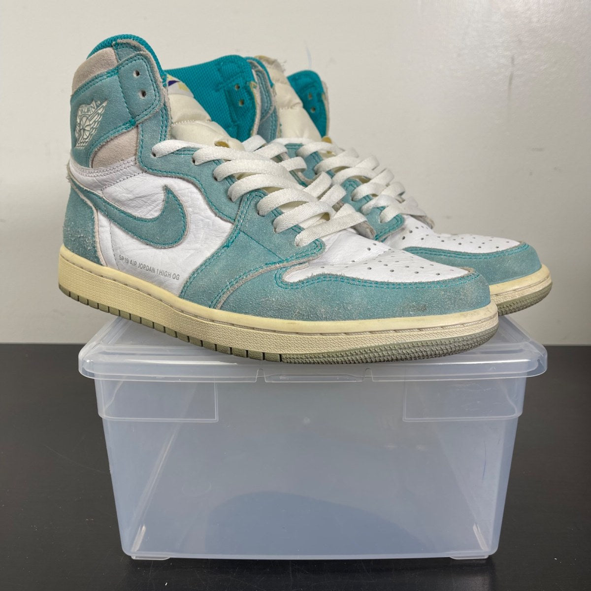 Jordan 1 Retro High Turbo Green 10 (Moderately Worn Pre-Owned)JordanTurbo Green/Sail-White-Light Smoke Grey - Image 1