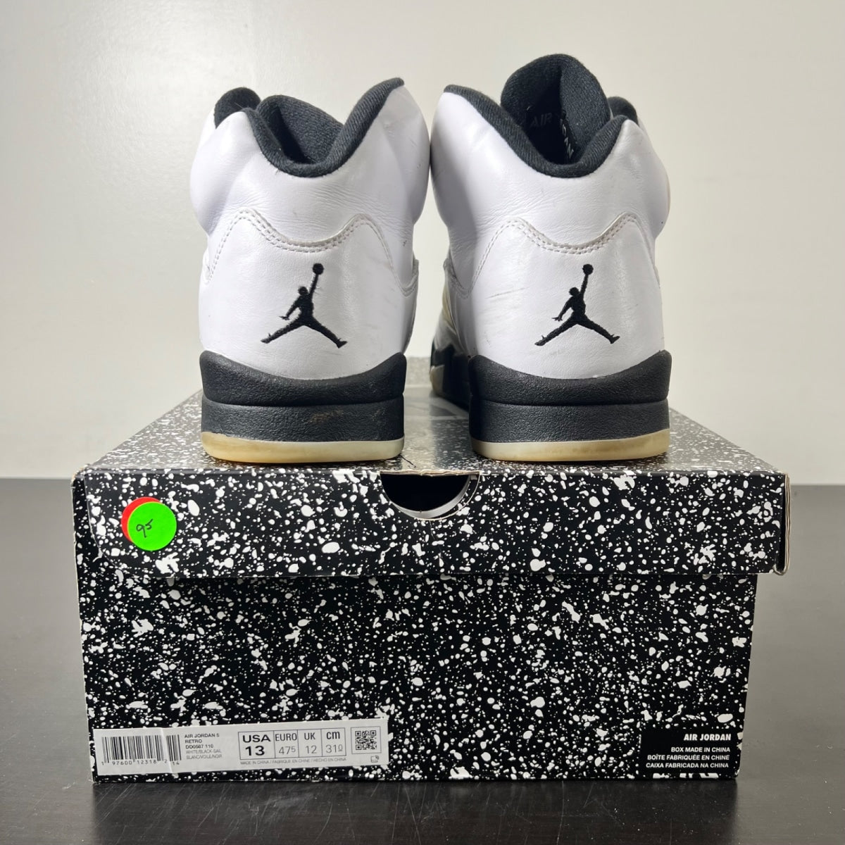 Jordan 5 Retro Reverse Metallic 13 (Moderately Worn Pre-Owned)JordanWhite/Black/Sail/Metallic Silver - Image 4