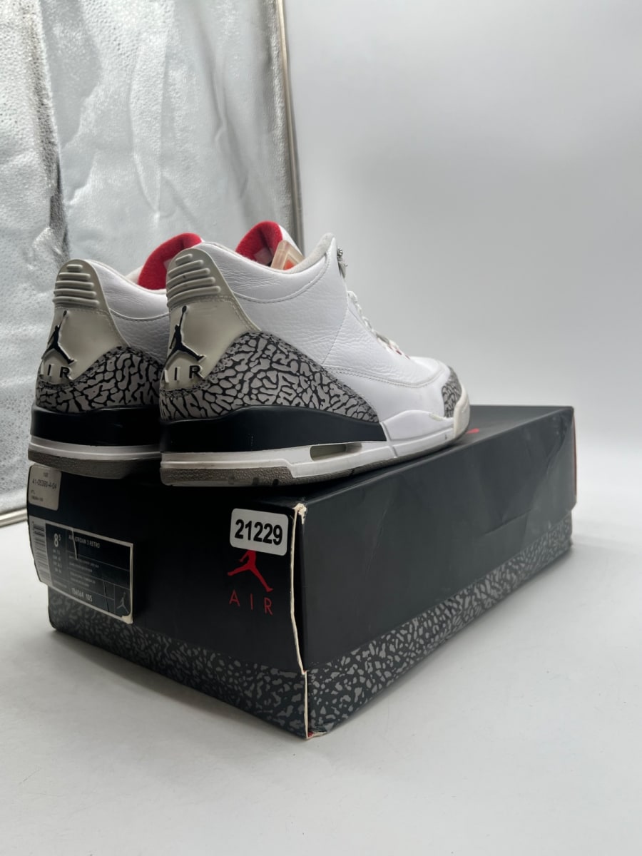 Jordan 3 Retro White Cement (2011) 8.5 (Moderately Worn Pre-Owned) - Image 5