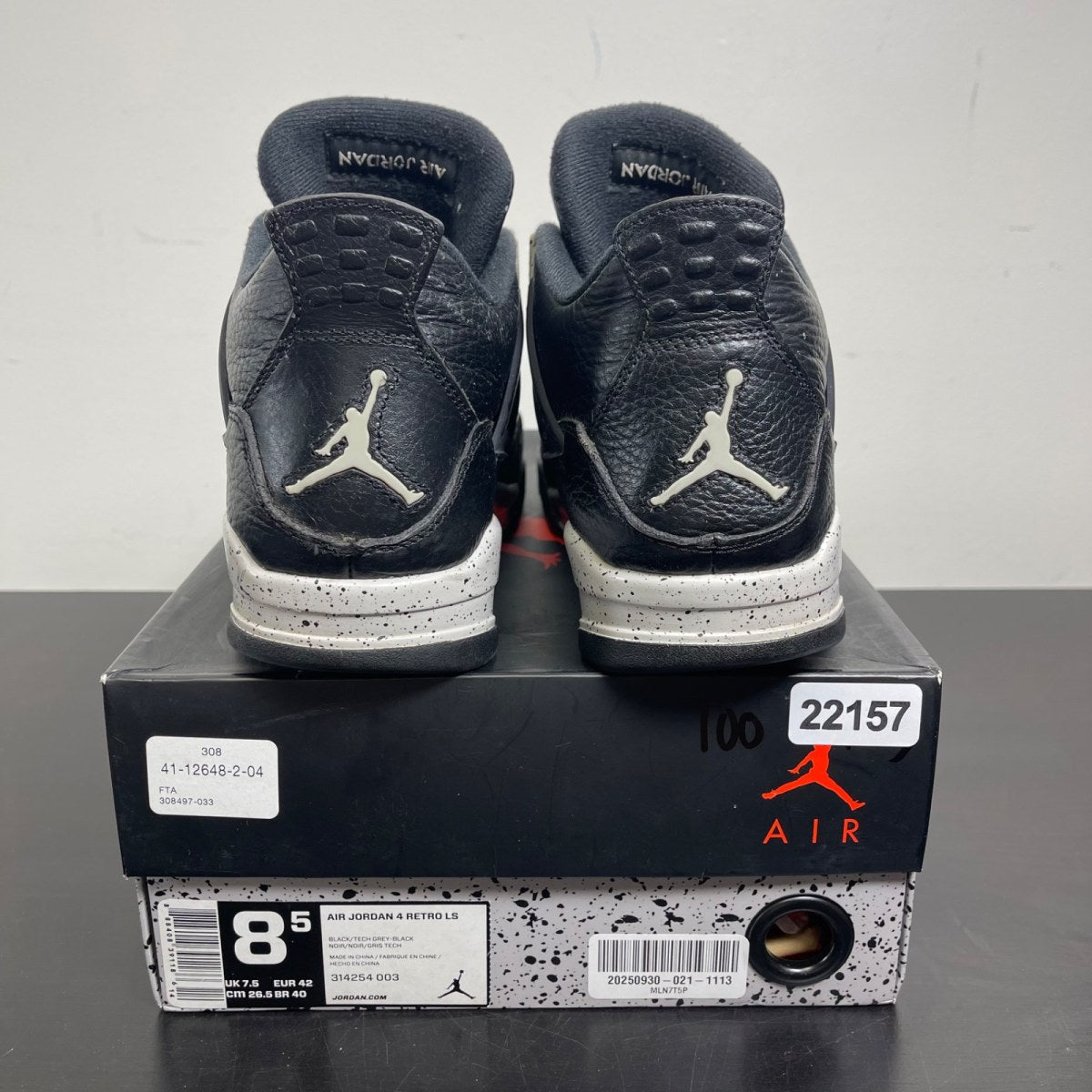 Jordan 4 Retro Oreo (2015) 8.5 (Moderately Worn Pre-Owned)JordanBlack/Tech Grey-White - Image 4
