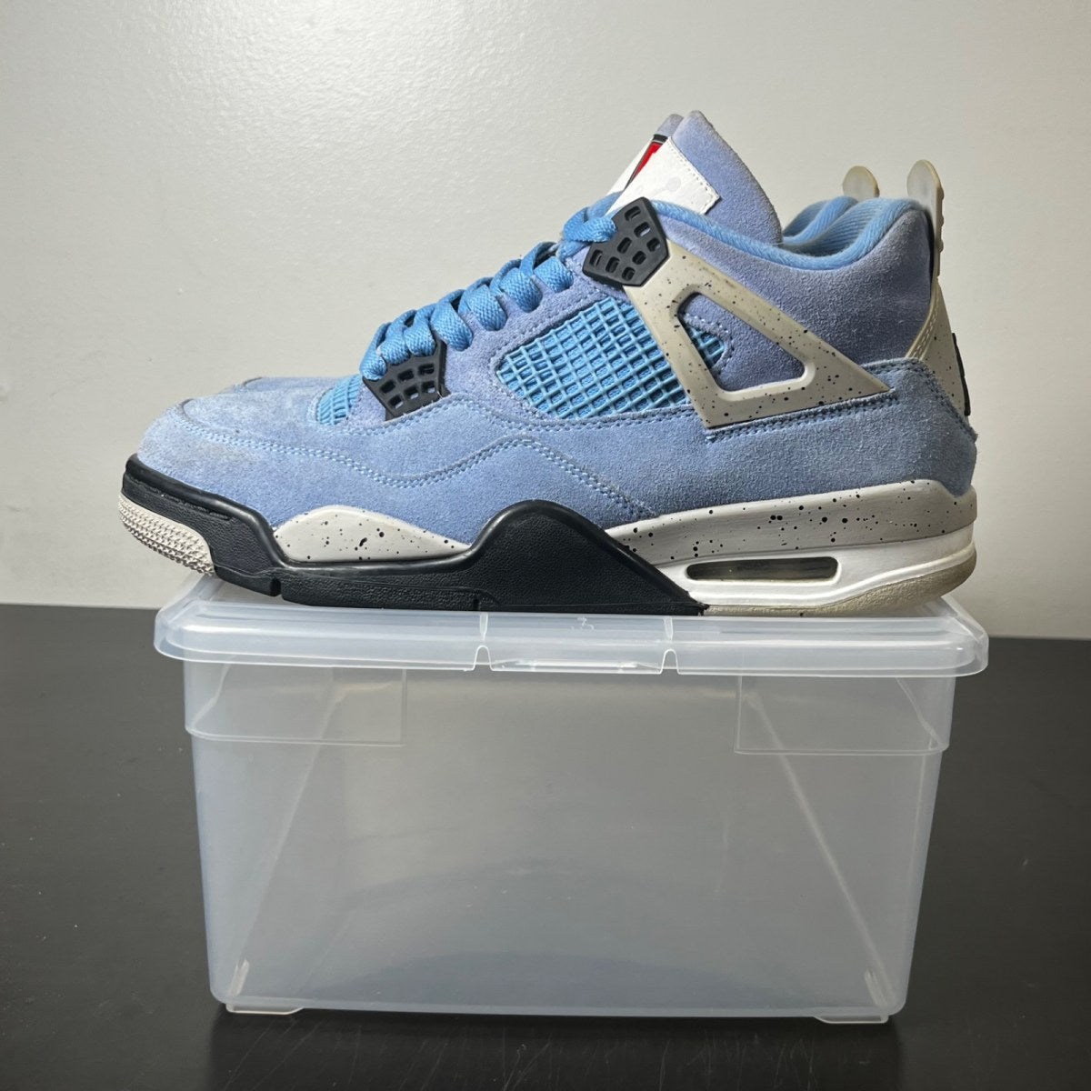 Jordan 4 Retro University Blue 8 (Moderately Worn Pre-Owned)JordanUniversity Blue/Tech Grey-White-Black - Image 3