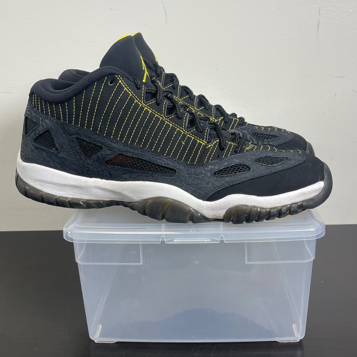 Jordan 11 Retro Low IE Black Zest 13 (Moderately Worn Pre-Owned)JordanBlack/Zest-White - Image 1