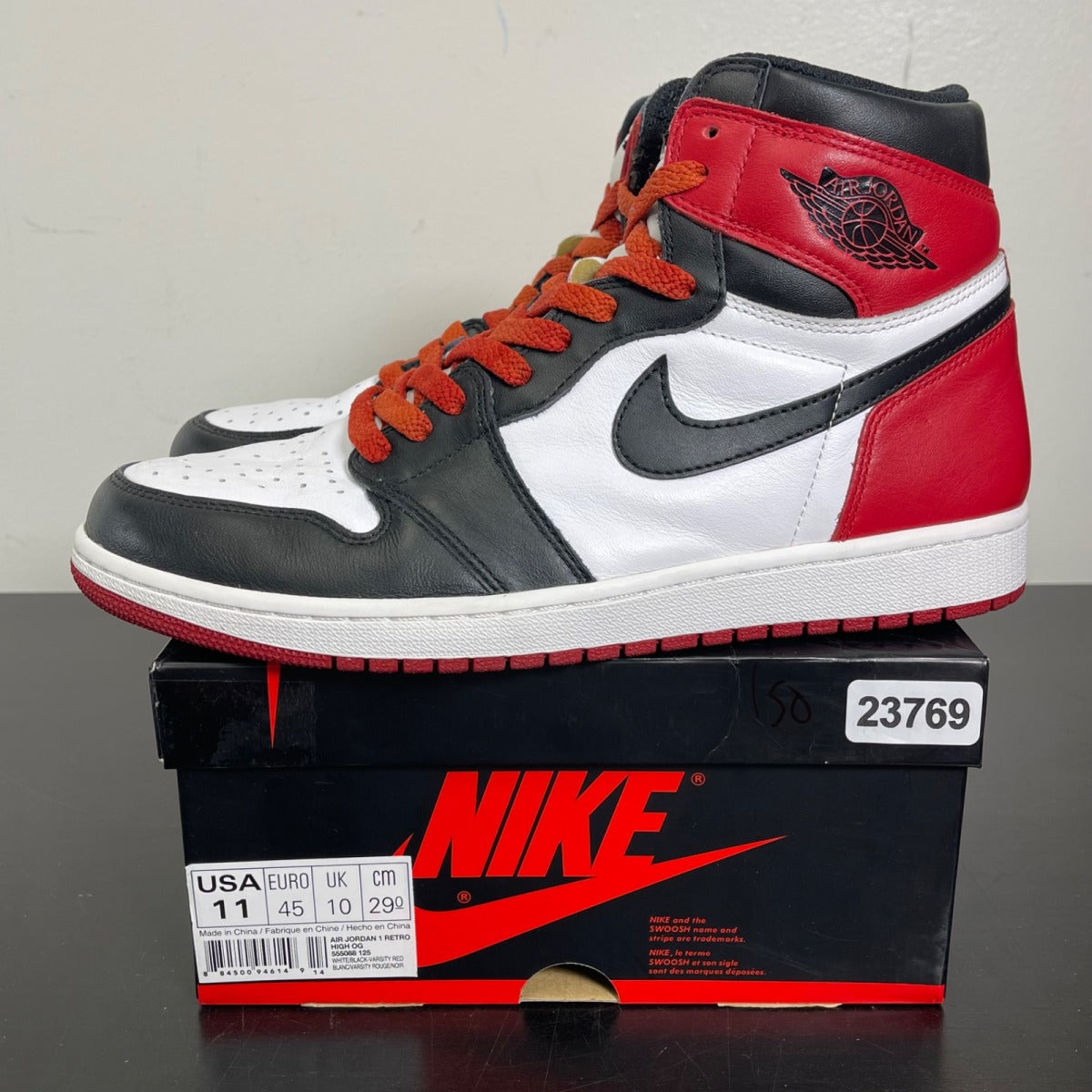 Jordan 1 Retro Black Toe (2016) 11 (Moderately Worn Pre-Owned)JordanWhite/Varsity Red/Black - Image 3