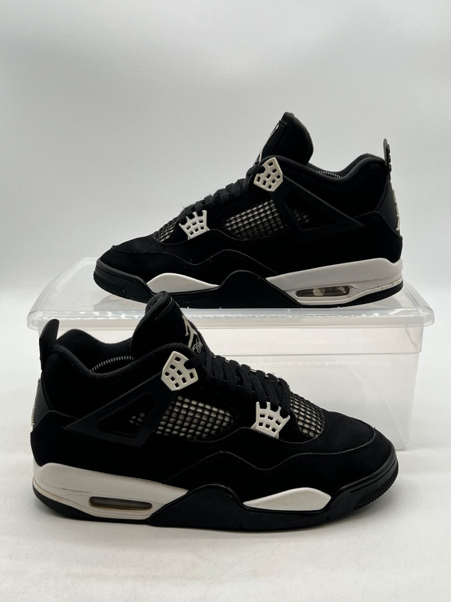 Jordan 4 Retro White Thunder 10 (Moderately Worn Pre-Owned)JordanBlack/White/Black - Image 1