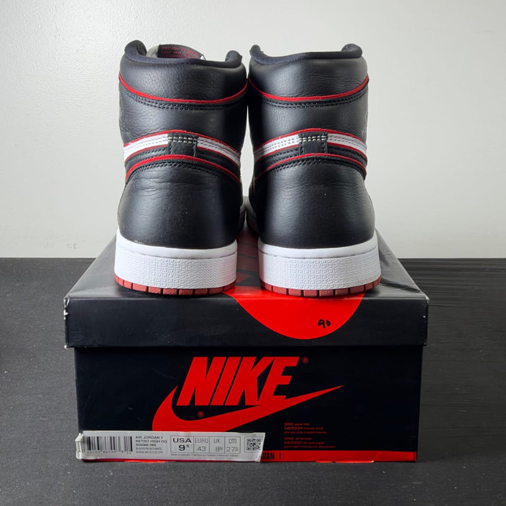 Jordan 1 Retro High Bloodline (Size 9.5) - aux