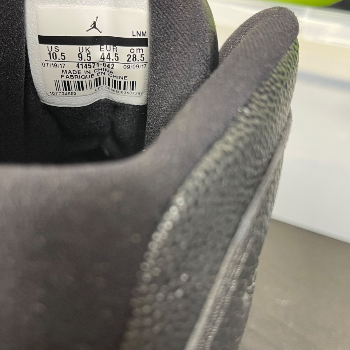 Jordan 13 Retro Altitude (2017) 10.5 (Moderately Worn Pre-Owned)JordanBlack/Altitude Green - Image 6