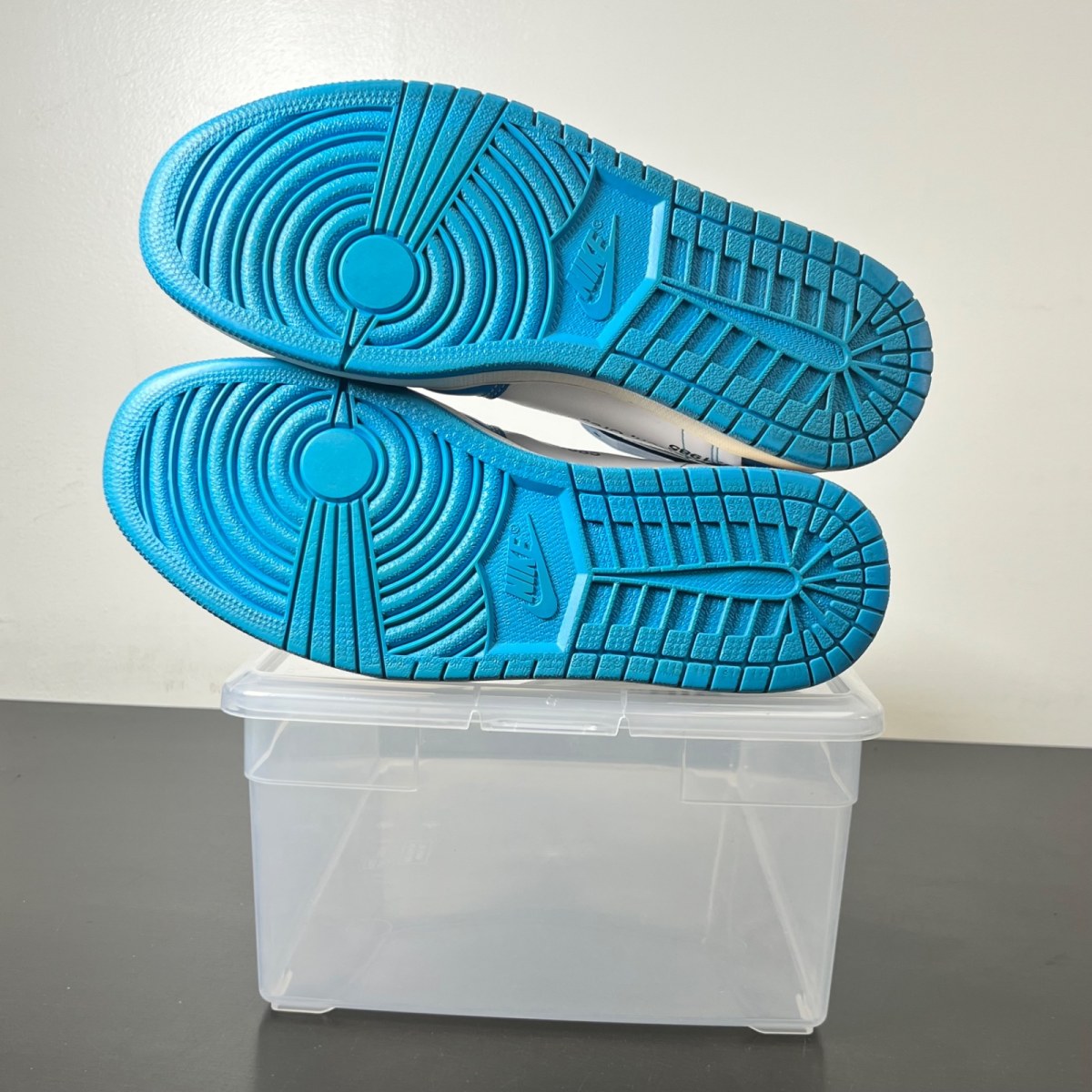 Jordan 1 Retro High Off-White University Blue 10.5 (Moderately Worn Pre-Owned)JordanWhite/Dark Powder Blue-Cone - Image 5