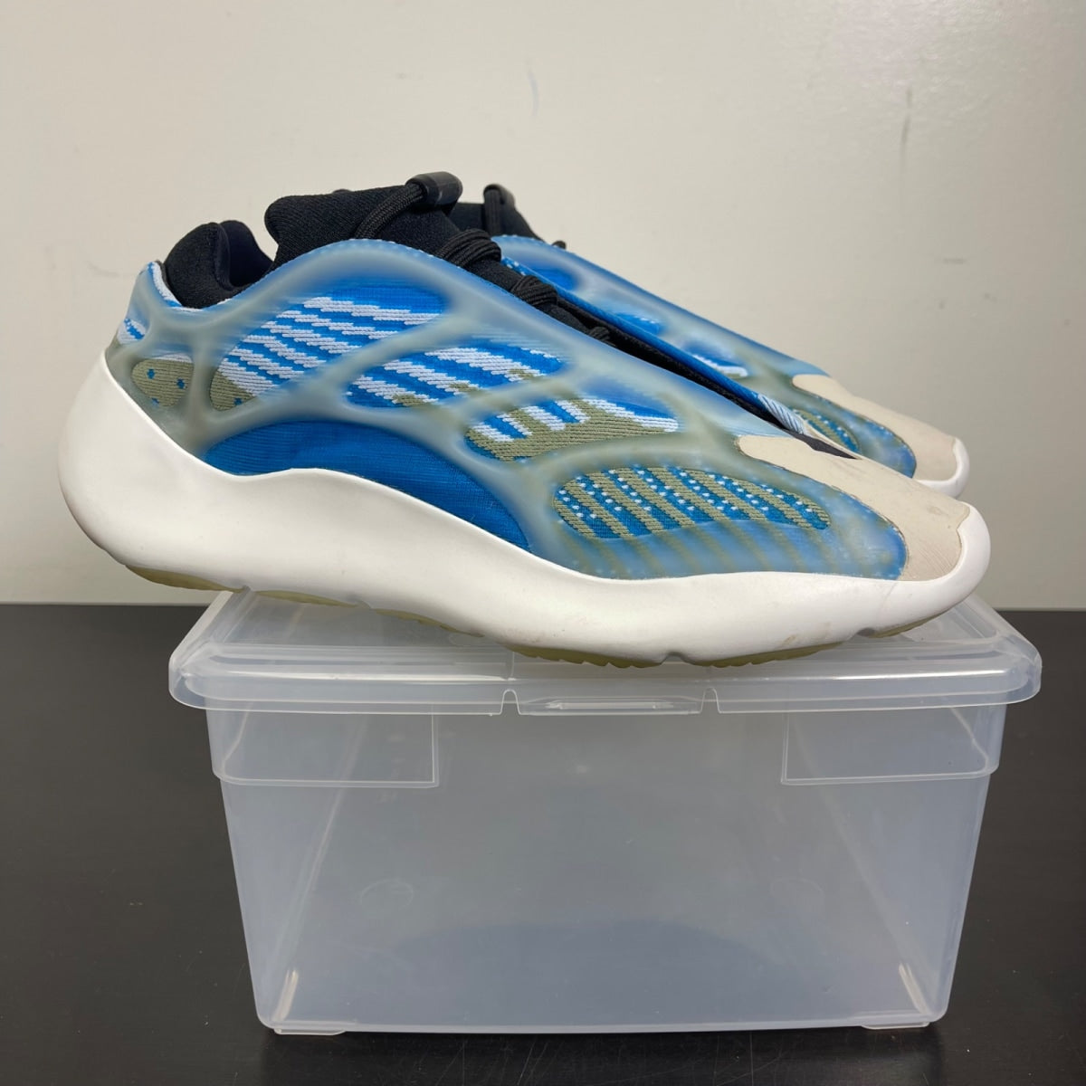 adidas Yeezy 700 V3 Arzareth 9.5 (Moderately Worn Pre-Owned)adidasAzareth/Azareth/Azareth - Image 1