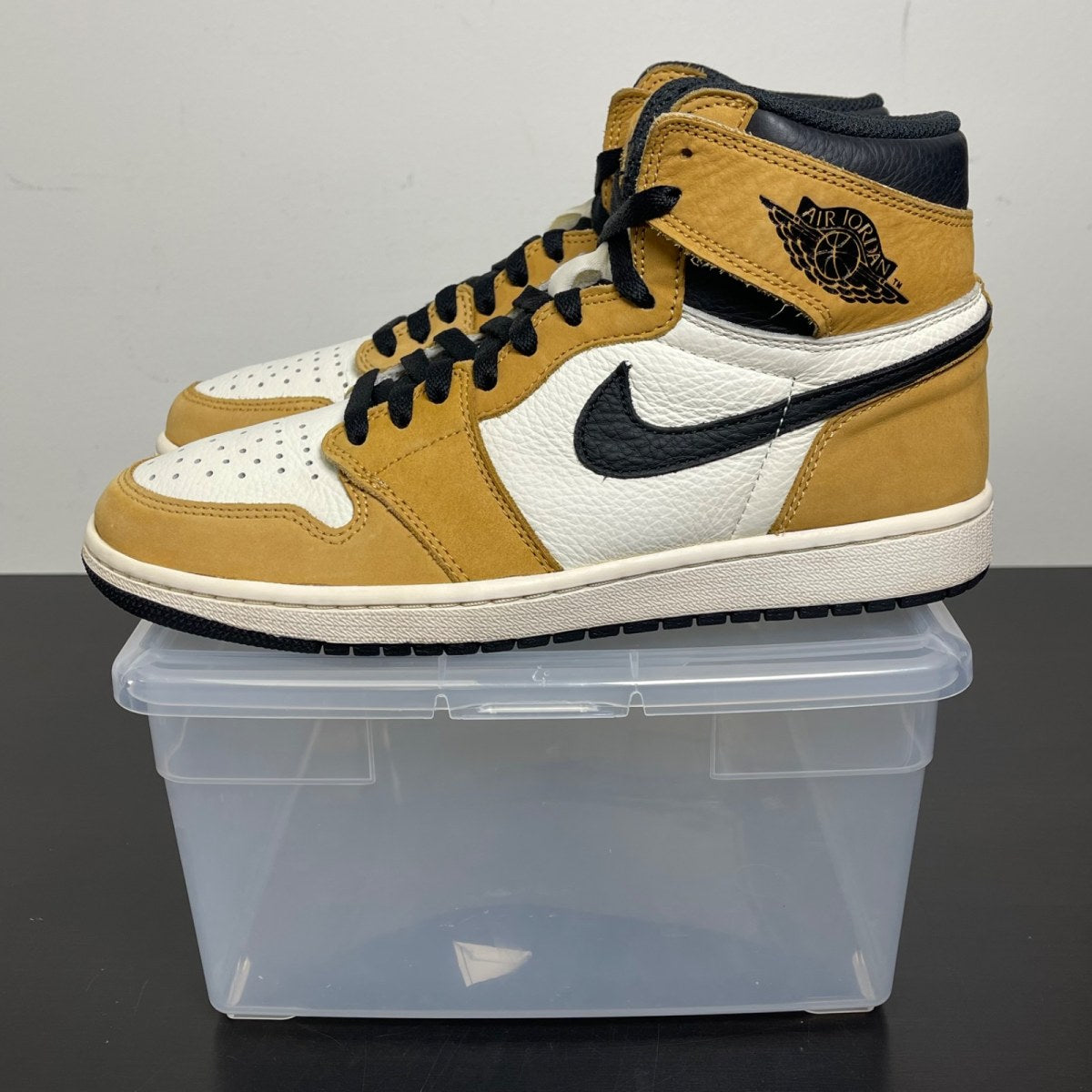 Jordan 1 Retro High Rookie of the Year 9 (Moderately Worn Pre-Owned)JordanGolden Harvest/Black-Sail - Image 3