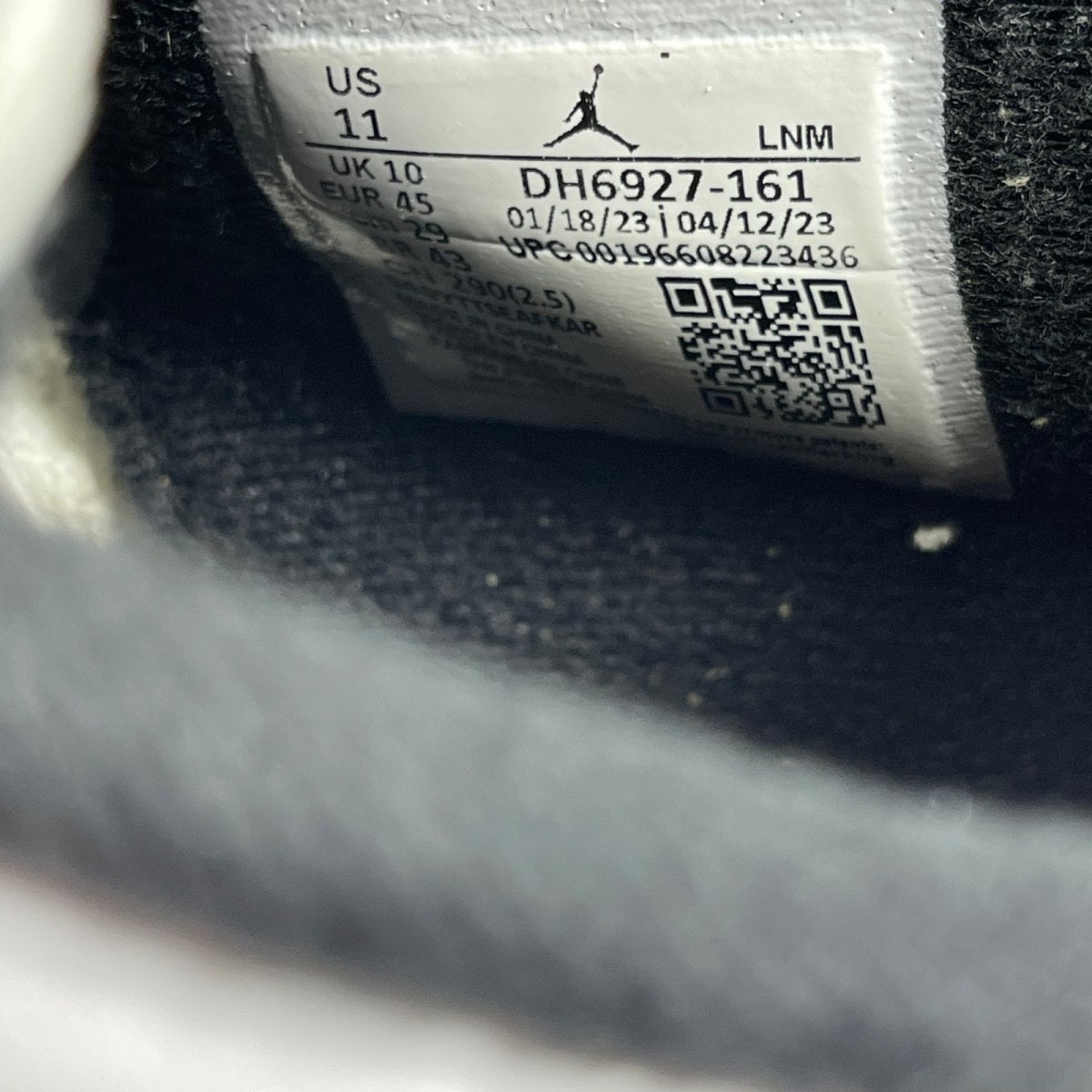 Jordan 4 Retro Red Cement 11 (Moderately Worn Pre-Owned)JordanWhite/Fire Red/Black/Neutral Grey - Image 6