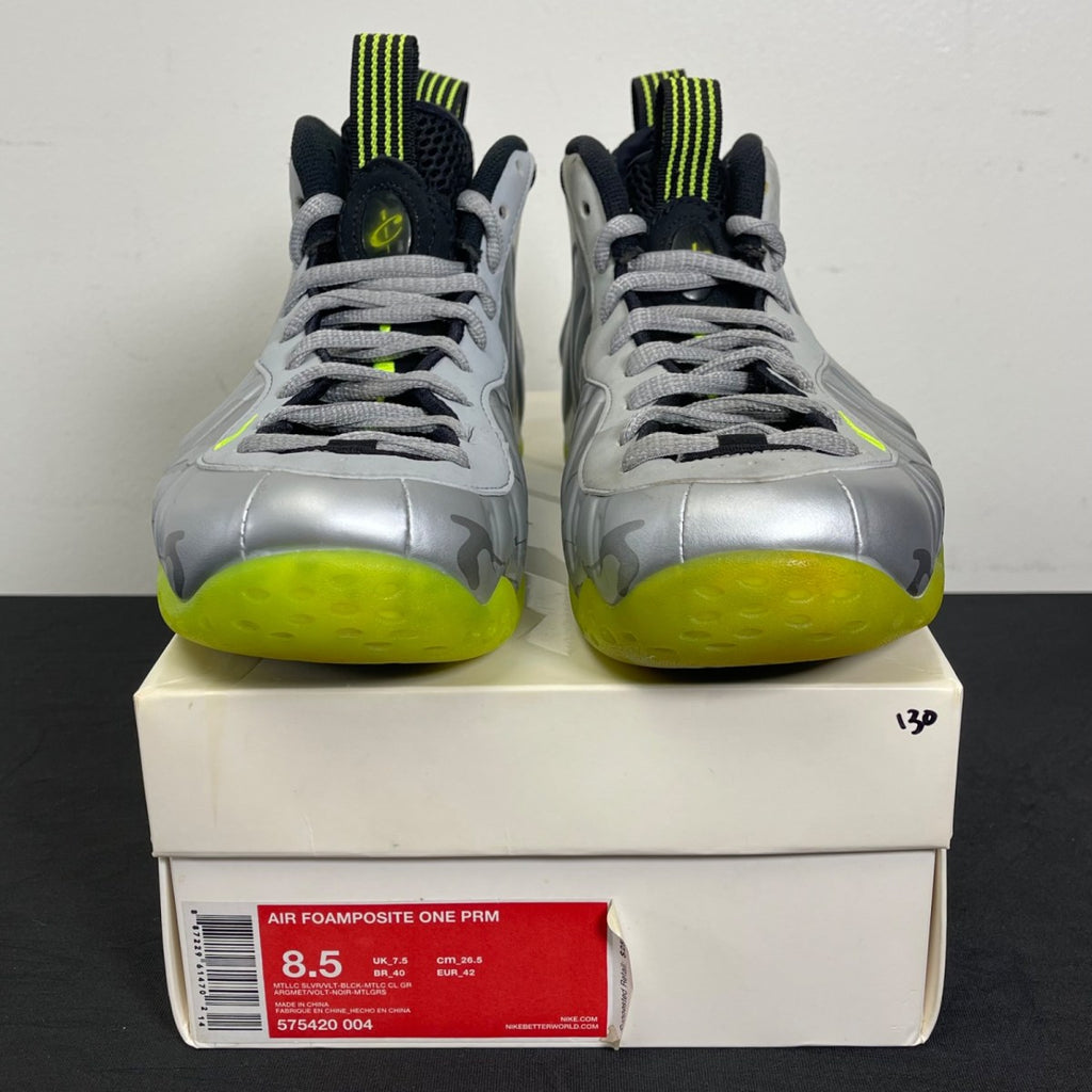 Nike Air Foamposite One Silver Volt Camo 8.5 (Moderately Worn Pre-Owned)NikeMetallic Silver/Volt-Black - Image 2