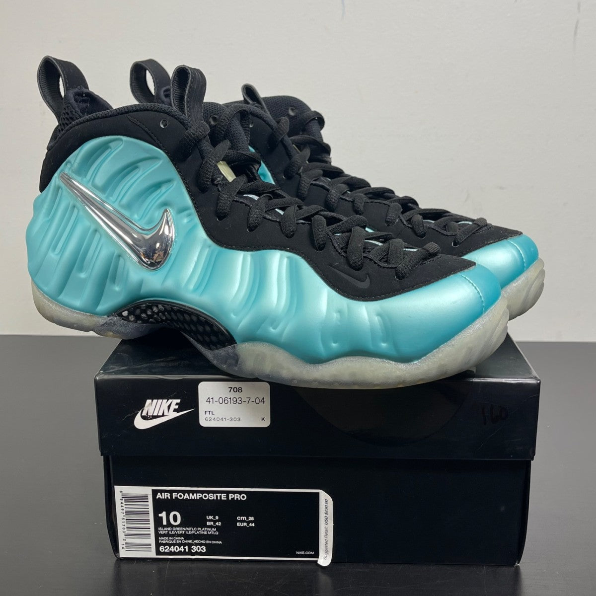 Air Nike Foamposite Pro Island Green 10 (Moderately Worn Pre-Owned)NikeIsland Green/Metallic Platinum-Island Green - Image 1
