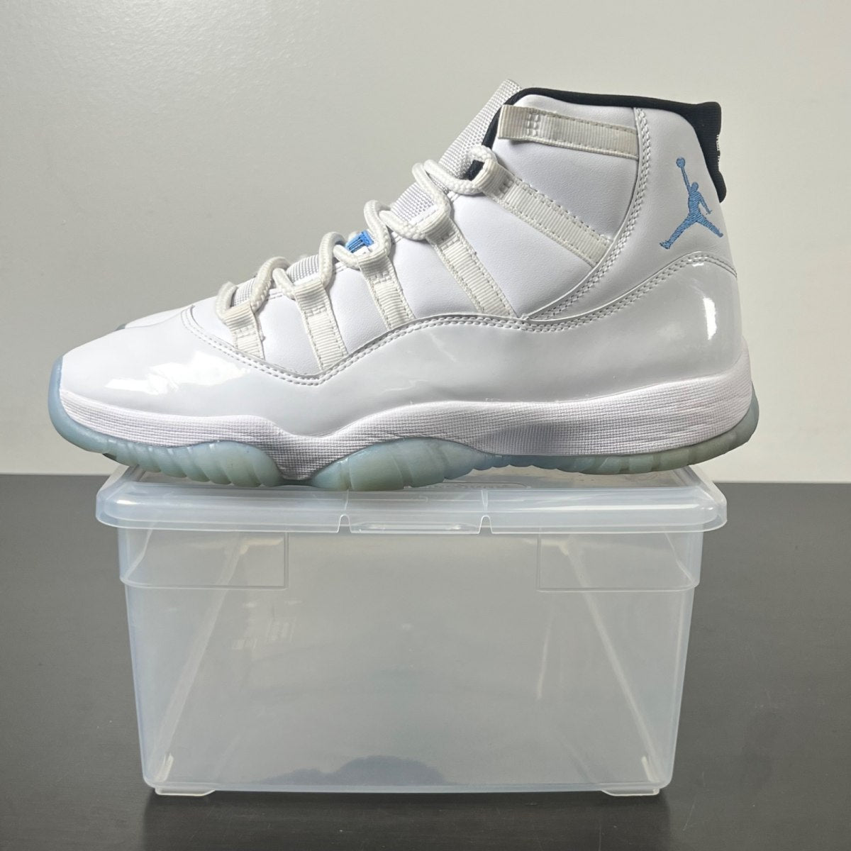 Jordan 11 Retro Legend Blue (2024) 9.5 (Moderately Worn Pre-Owned)JordanWhite/Legend Blue/Black - Image 3