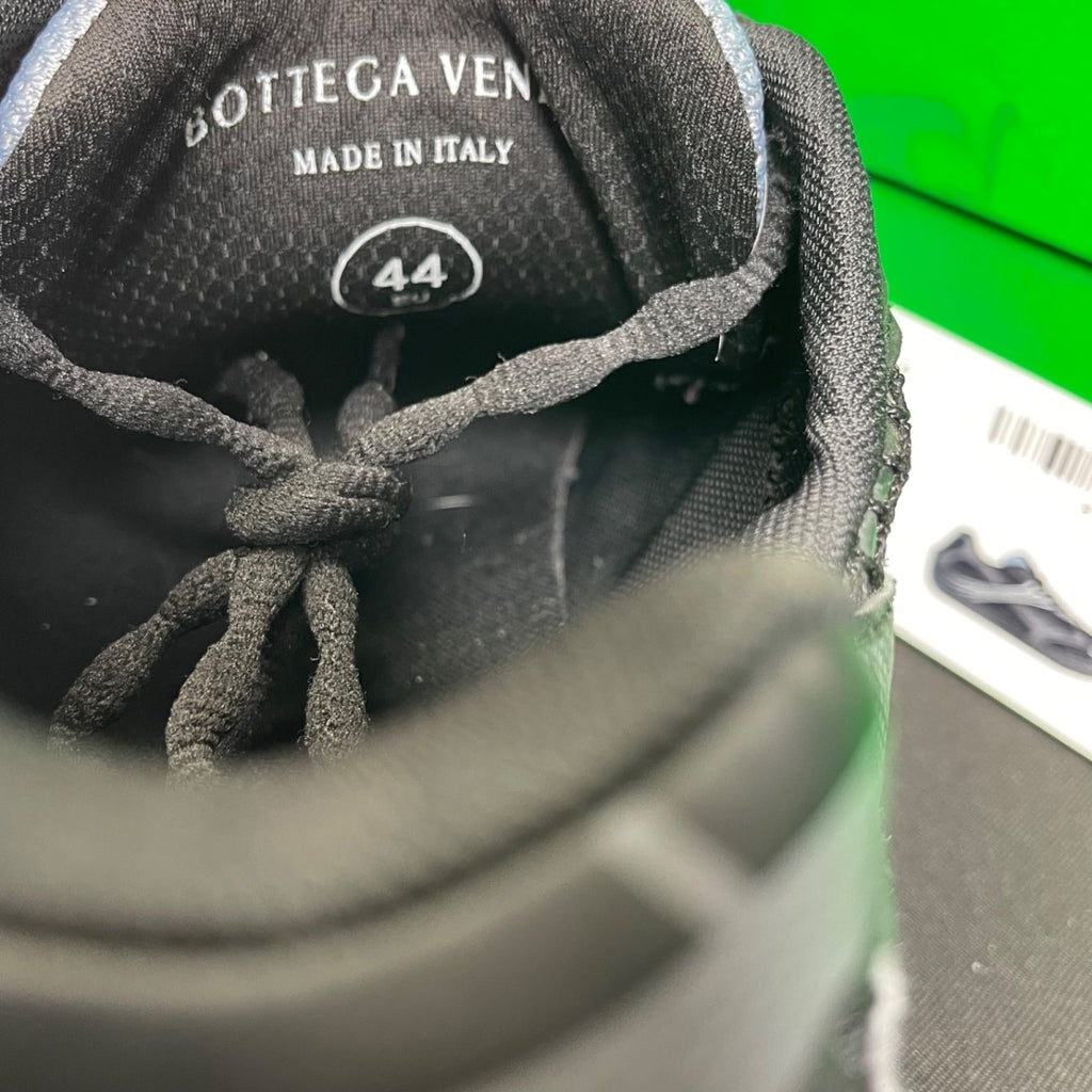 Bottega Veneta Orbit Black 44 (Moderately Worn Pre-Owned)Bottega VenetaBlack/Black/Black