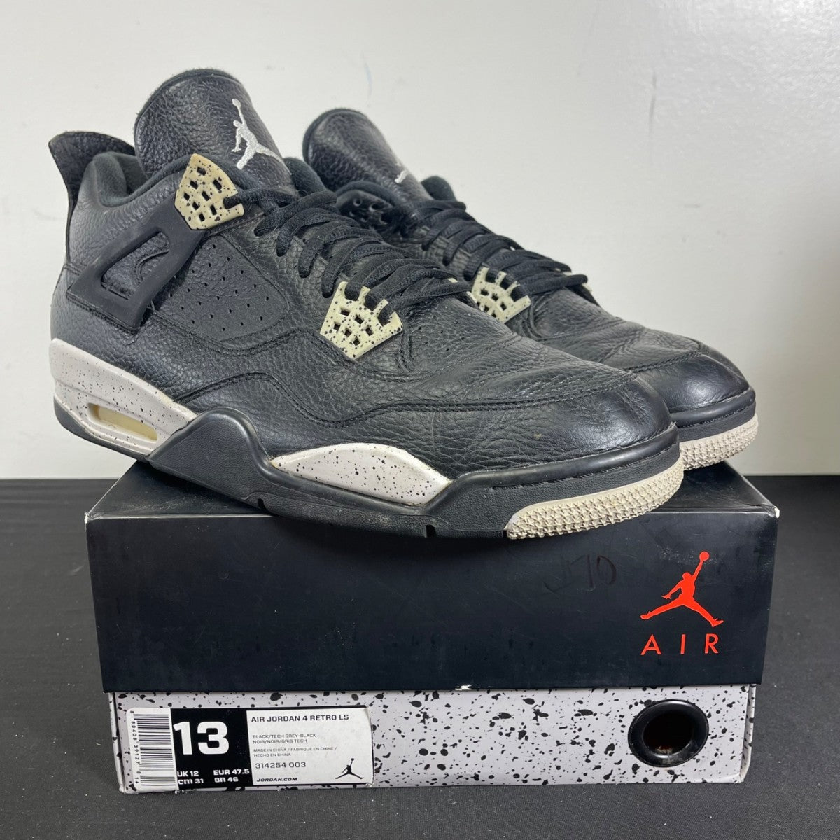 Jordan 4 Retro Oreo (2015) 13 (Moderately Worn Pre-Owned)JordanBlack/Tech Grey-White - Image 1