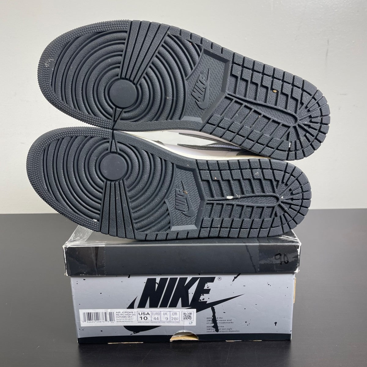Jordan 1 Retro High OG Washed Black 10 (Moderately Worn Pre-Owned)JordanBlack/Fire Red/Light Smoke Grey/Sail - Image 5