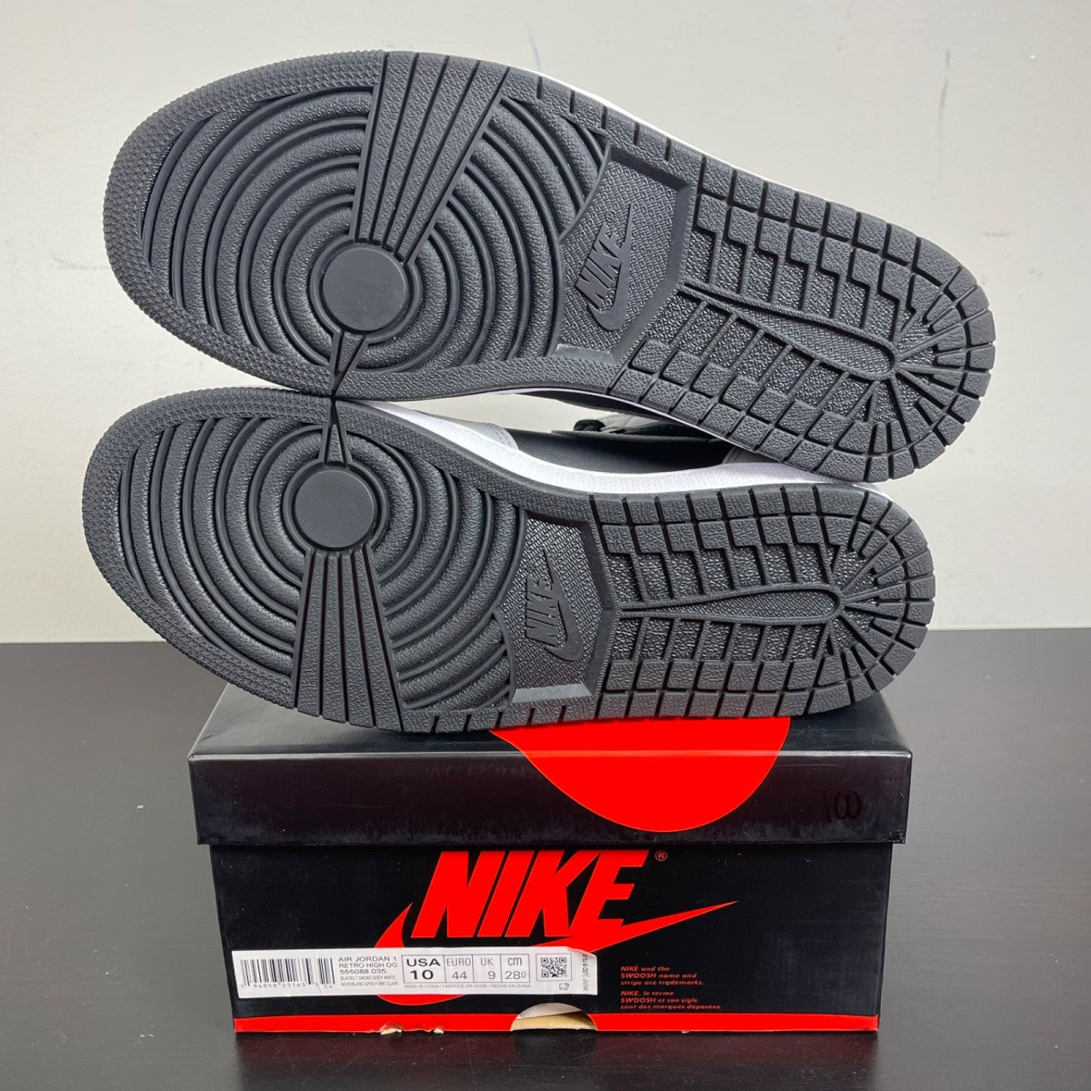 Jordan 1 Retro High Shadow 2.0 10 (Moderately Worn Pre-Owned)JordanBlack/White-Light Smoke Grey - Image 5