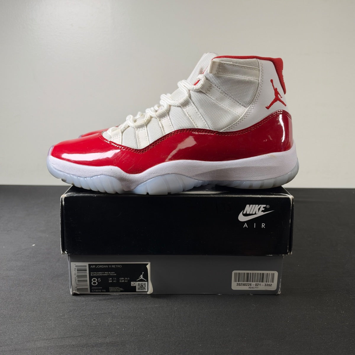 Jordan 11 Retro Cherry (2022) (Size 8.5) - aux