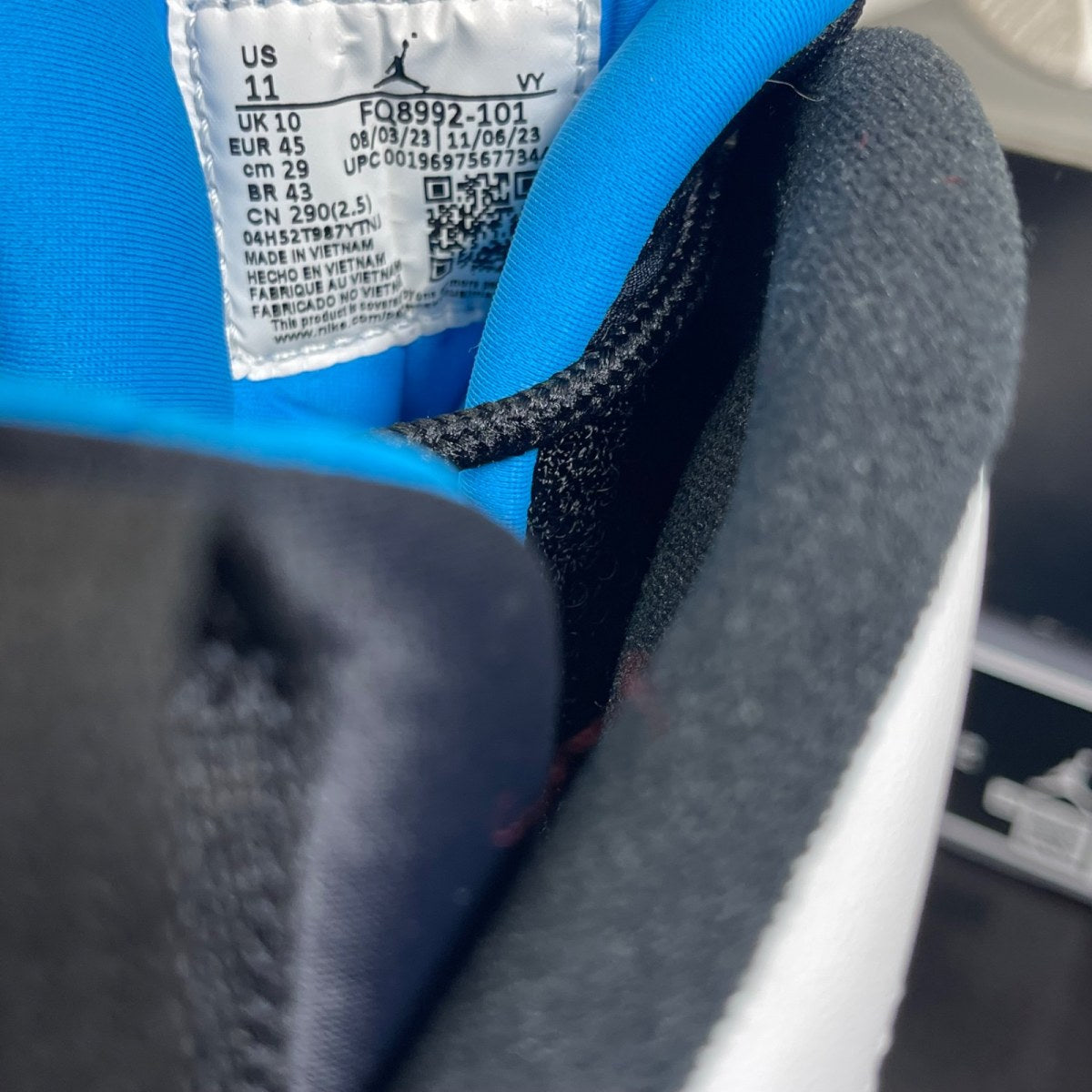 Jordan 9 Retro Powder Blue (2024) 11 (Moderately Worn Pre-Owned)JordanSummit White/Black/Dark Powder Blue - Image 6