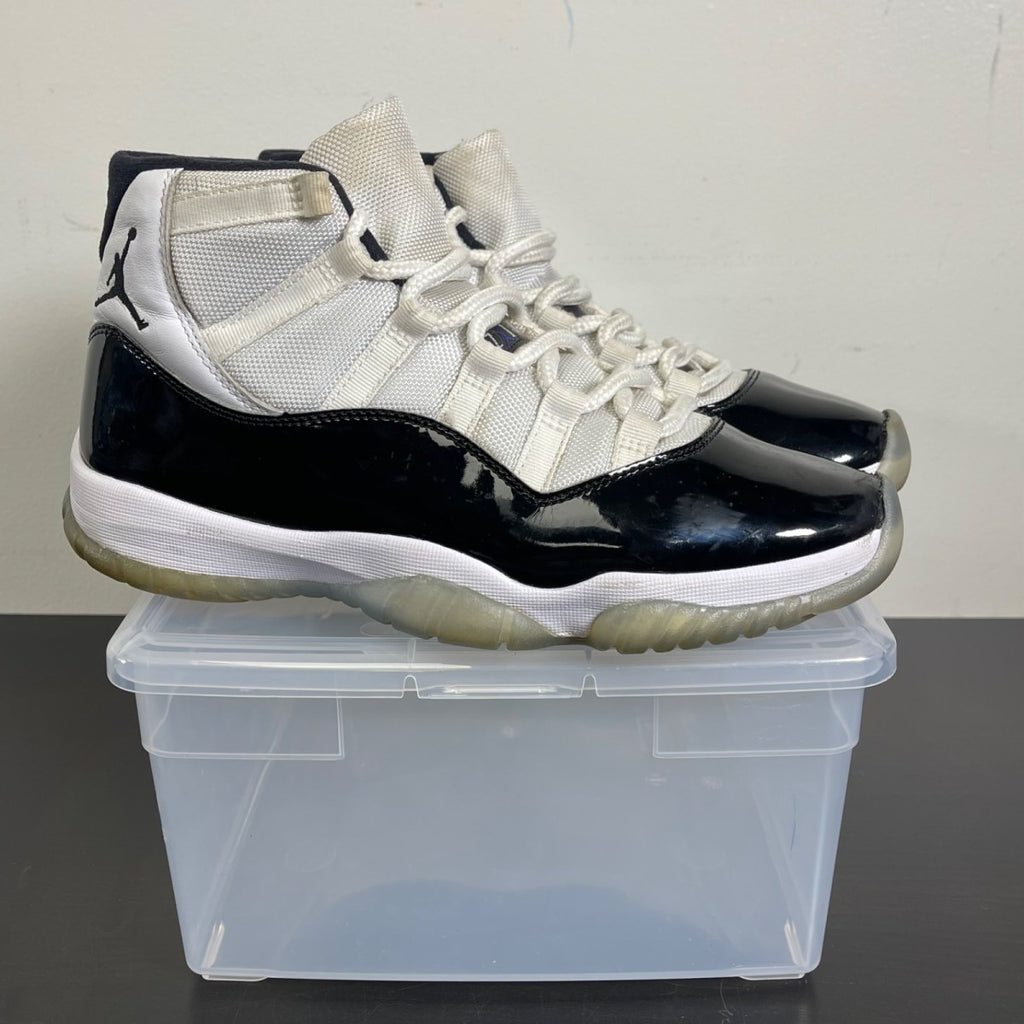 Jordan 11 Retro Concord (2018) 8 (Moderately Worn Pre-Owned)JordanWhite/Black-Concord - Image 1