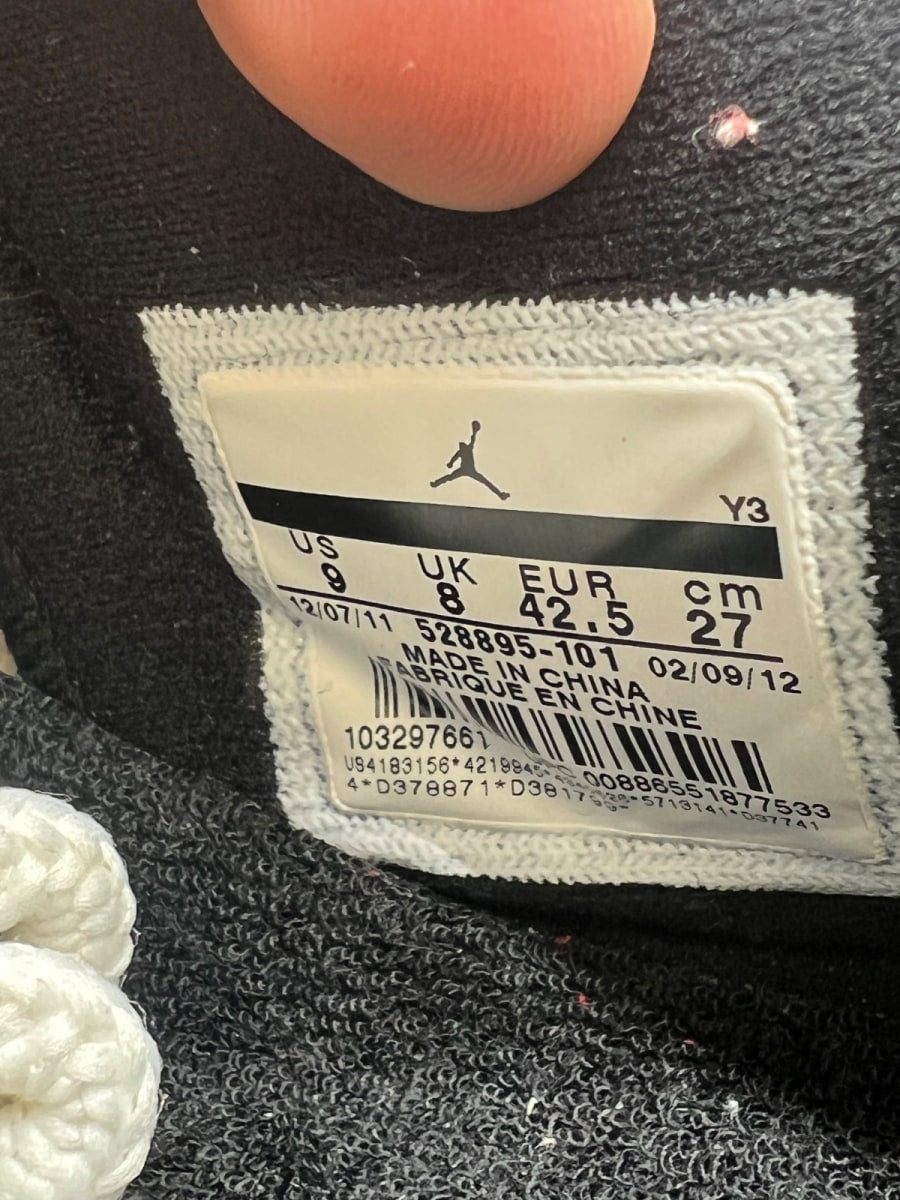 Jordan 11 Retro Low White Red (2012) 9 (Heavily Worn Pre-Owned) - Image 6