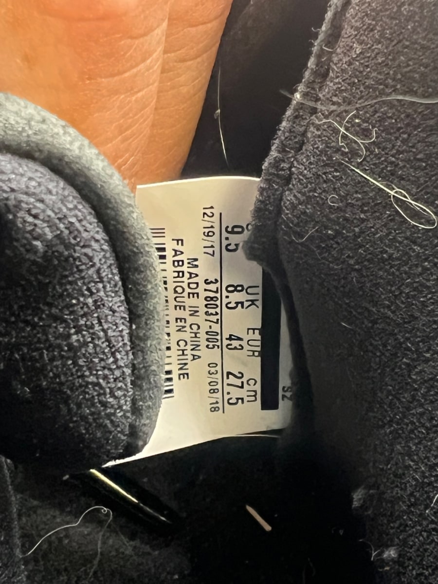 Jordan 11 Retro Cap and Gown 9.5 (Moderately Worn Pre-Owned) - Image 8