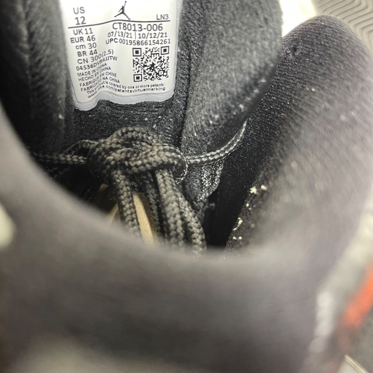 Jordan 12 Retro Playoffs (2022) 12 (Moderately Worn Pre-Owned)JordanBlack/Varsity Red-White - Image 6