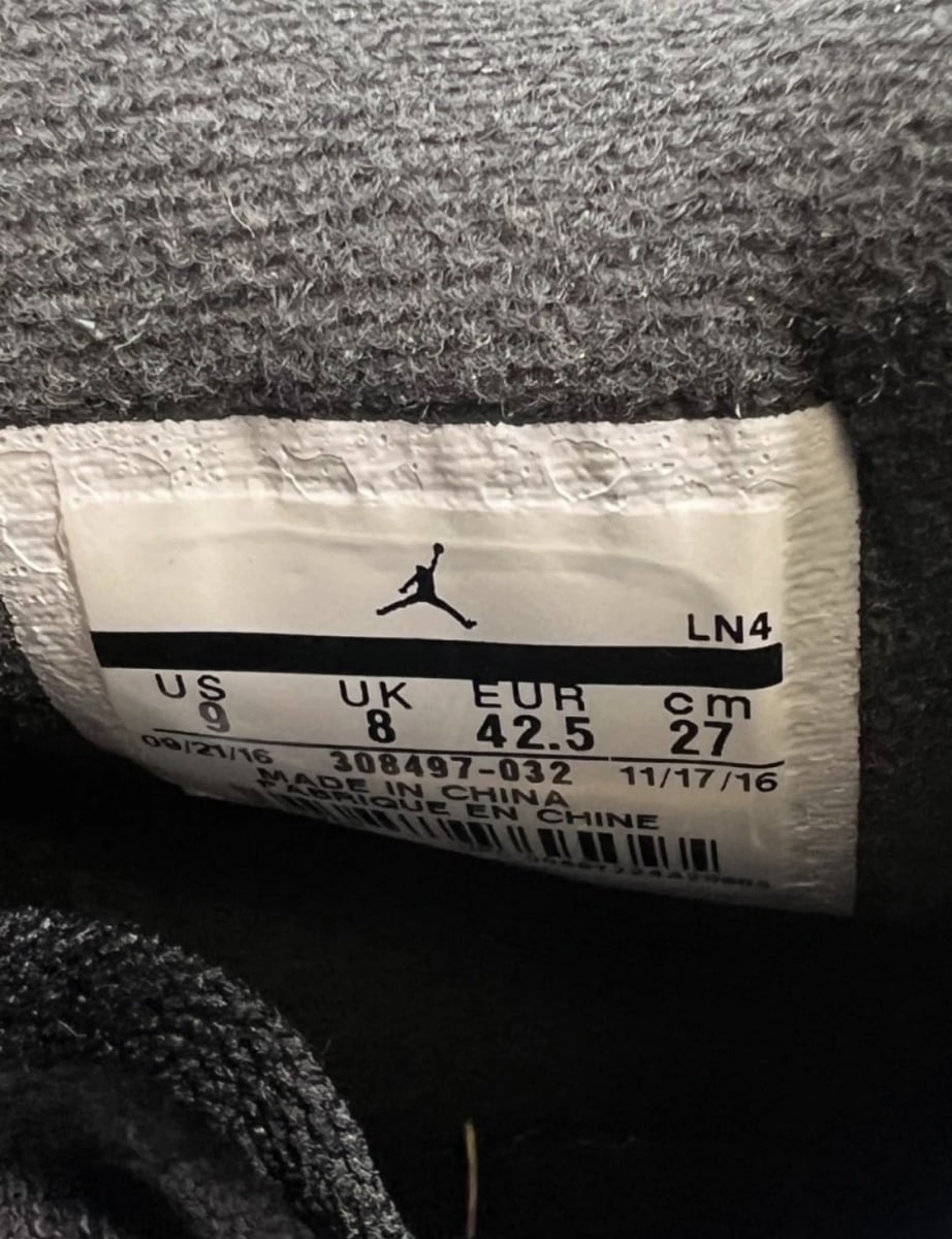 Jordan 4 Retro Royalty 9 (Lightly Worn Pre-Owned)JordanBlack/Metallic Gold-White - Image 9