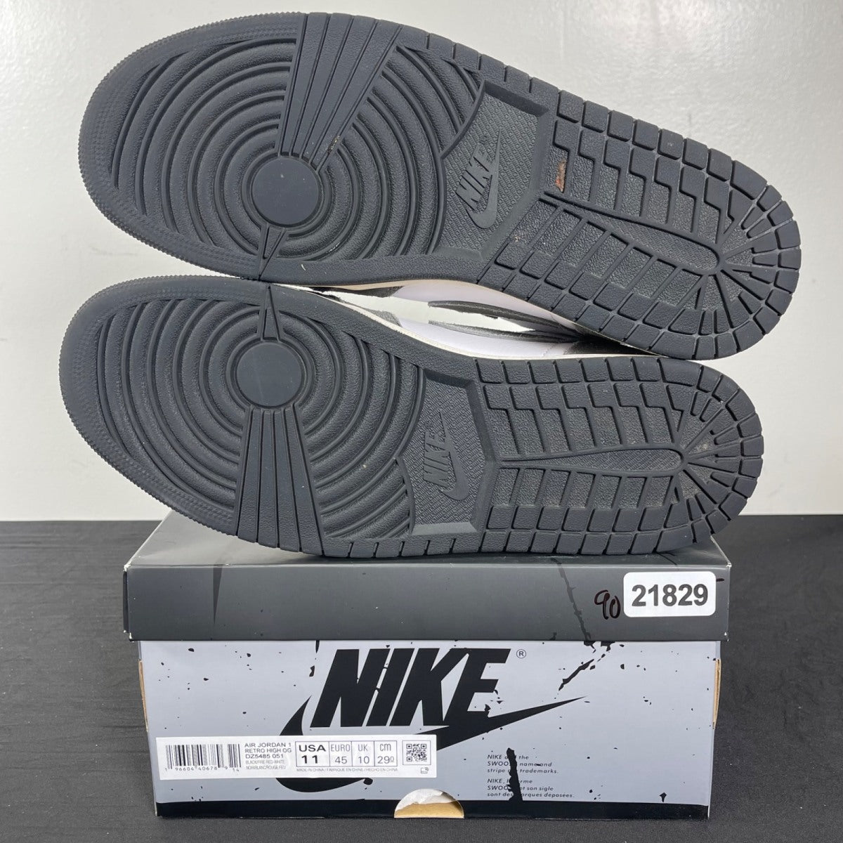 Jordan 1 Retro High OG Washed Black 11 (Moderately Worn Pre-Owned)JordanBlack/Fire Red/Light Smoke Grey/Sail - Image 5