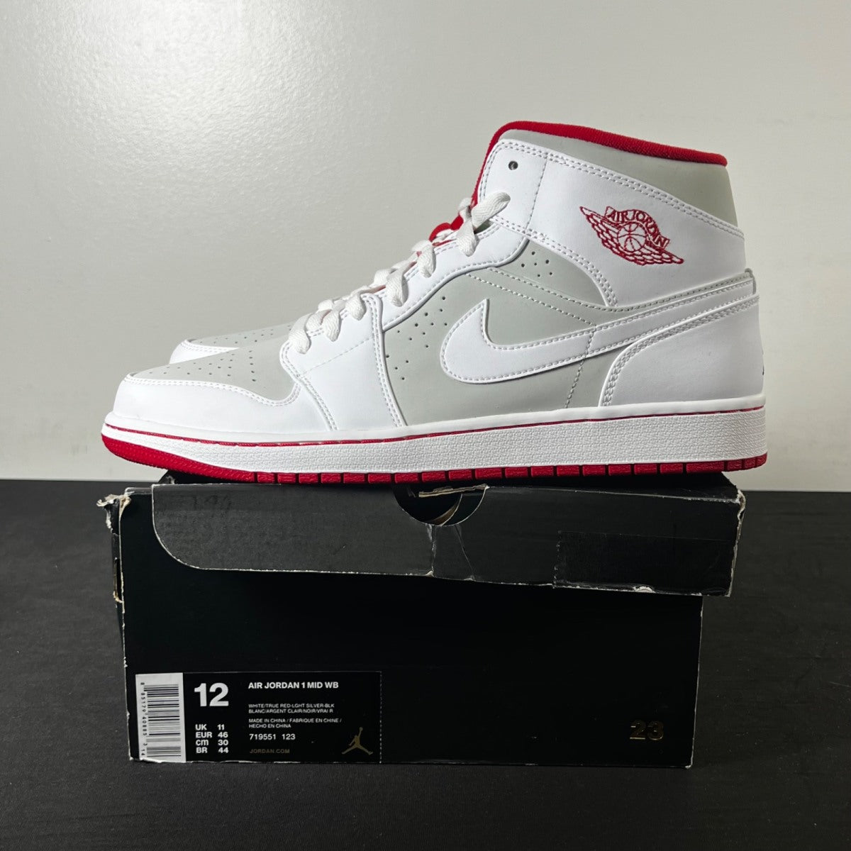 Jordan 1 Retro Hare Jordan (2015) 12 (New Pre-Owned)JordanWhite/True Red-Light Silver-Black - Image 3