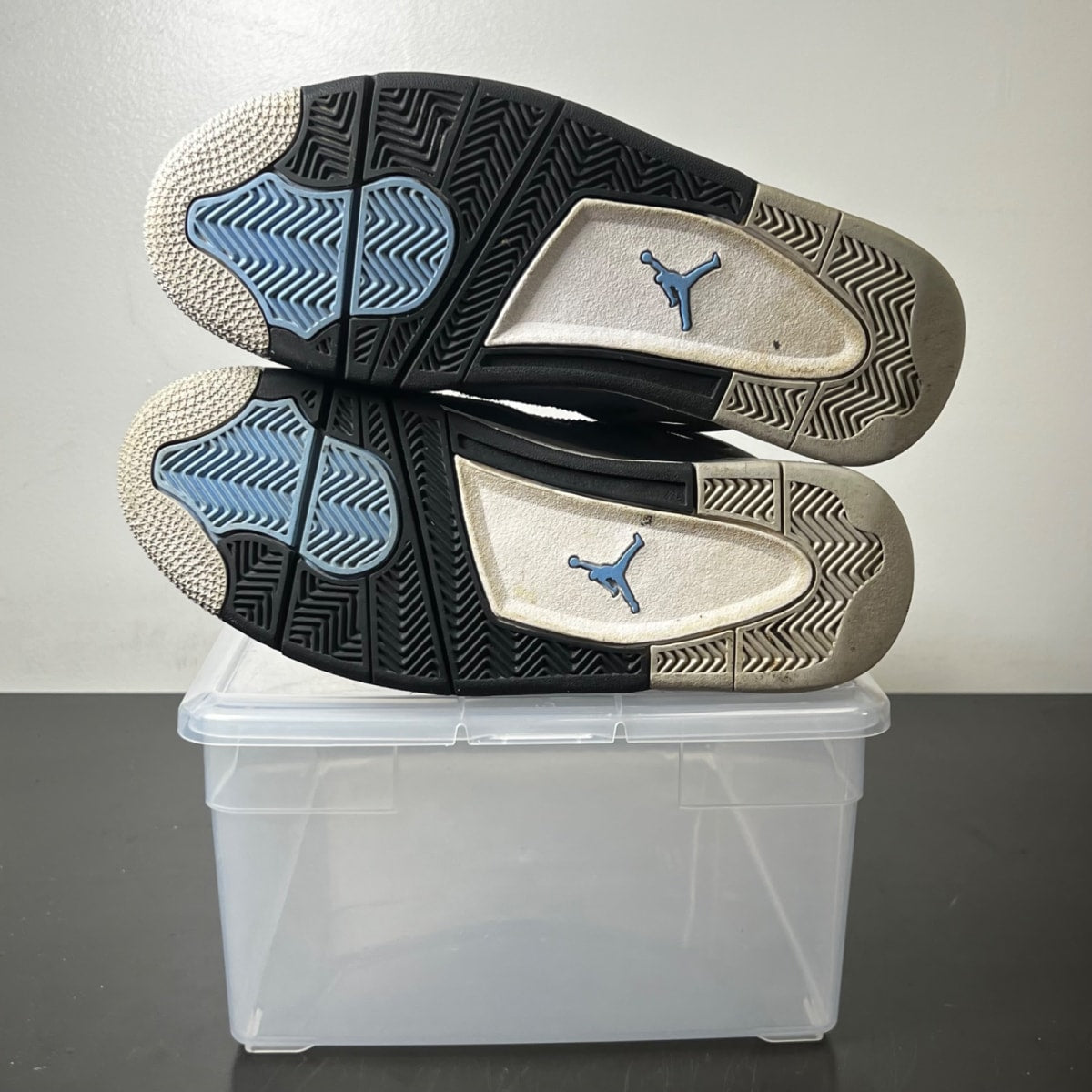 Jordan 4 Retro University Blue 8 (Moderately Worn Pre-Owned)JordanUniversity Blue/Tech Grey-White-Black - Image 5