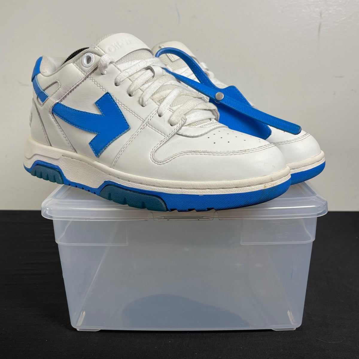 OFF-WHITE Out Of Office OOO Low White Blue (FW22) 41 (Moderately Worn Pre-Owned)OFF-WHITEWhite/White/Blue - Image 1